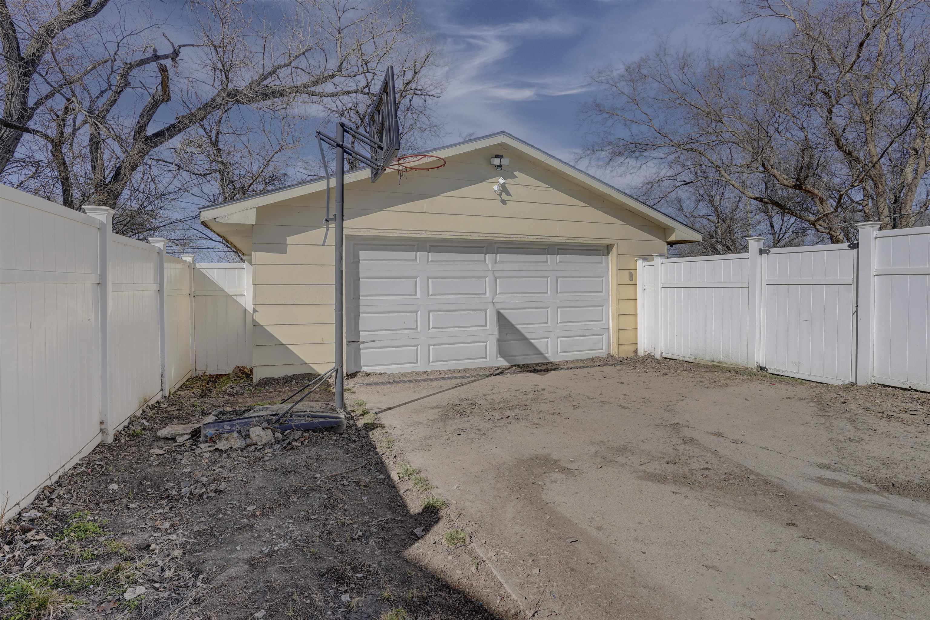 507 N College Street Winfield KS 67156