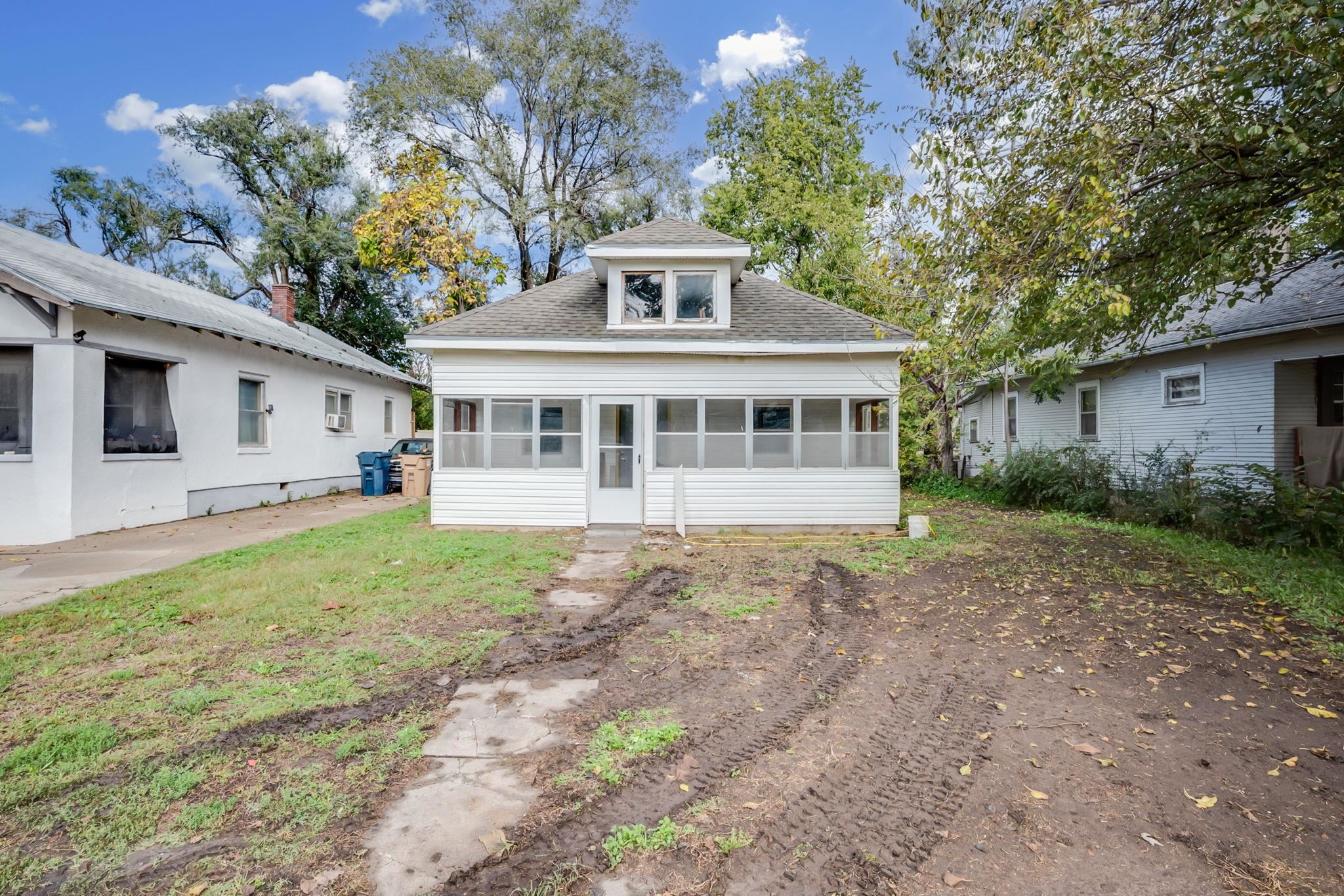 724 E 1st Avenue Hutchinson KS 67501