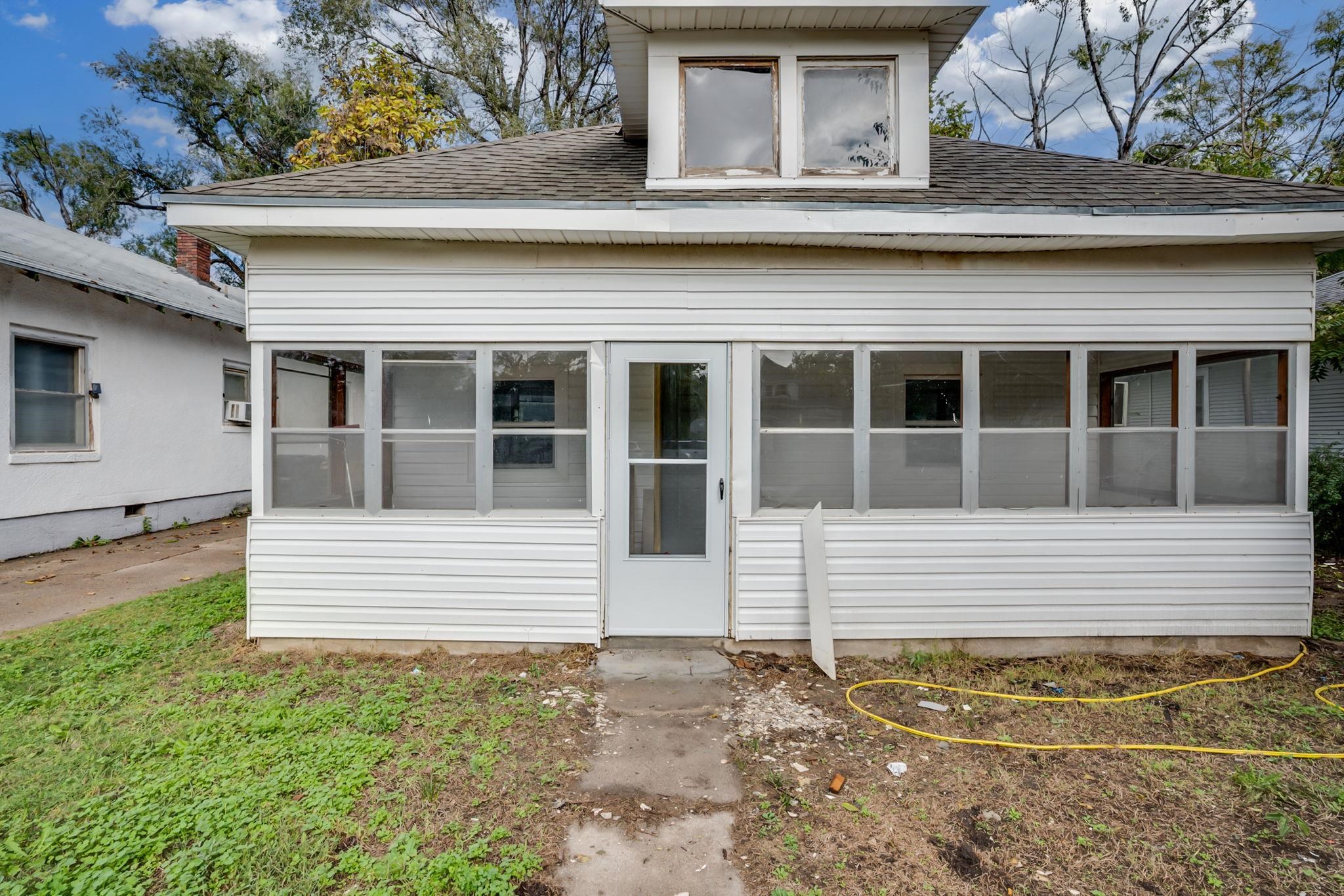 724 E 1st Avenue Hutchinson KS 67501