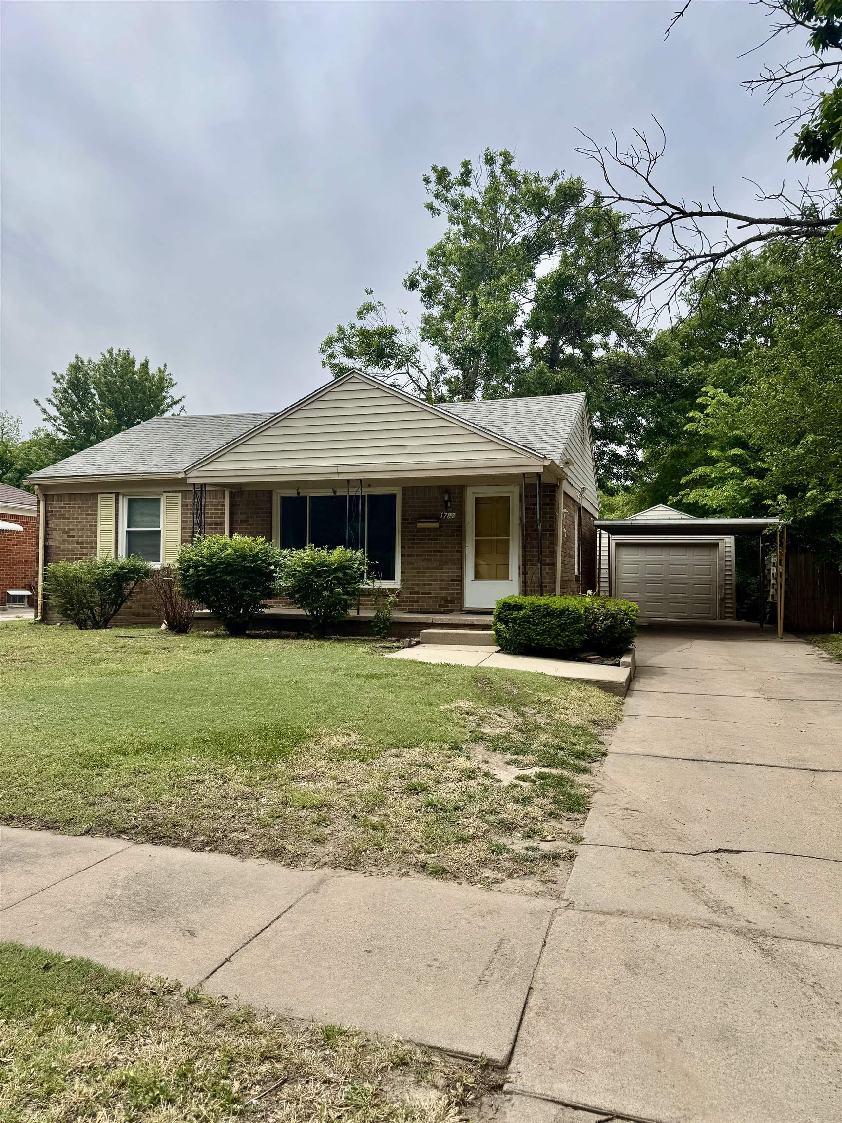 1707 S Erie Wichita KS 67211
