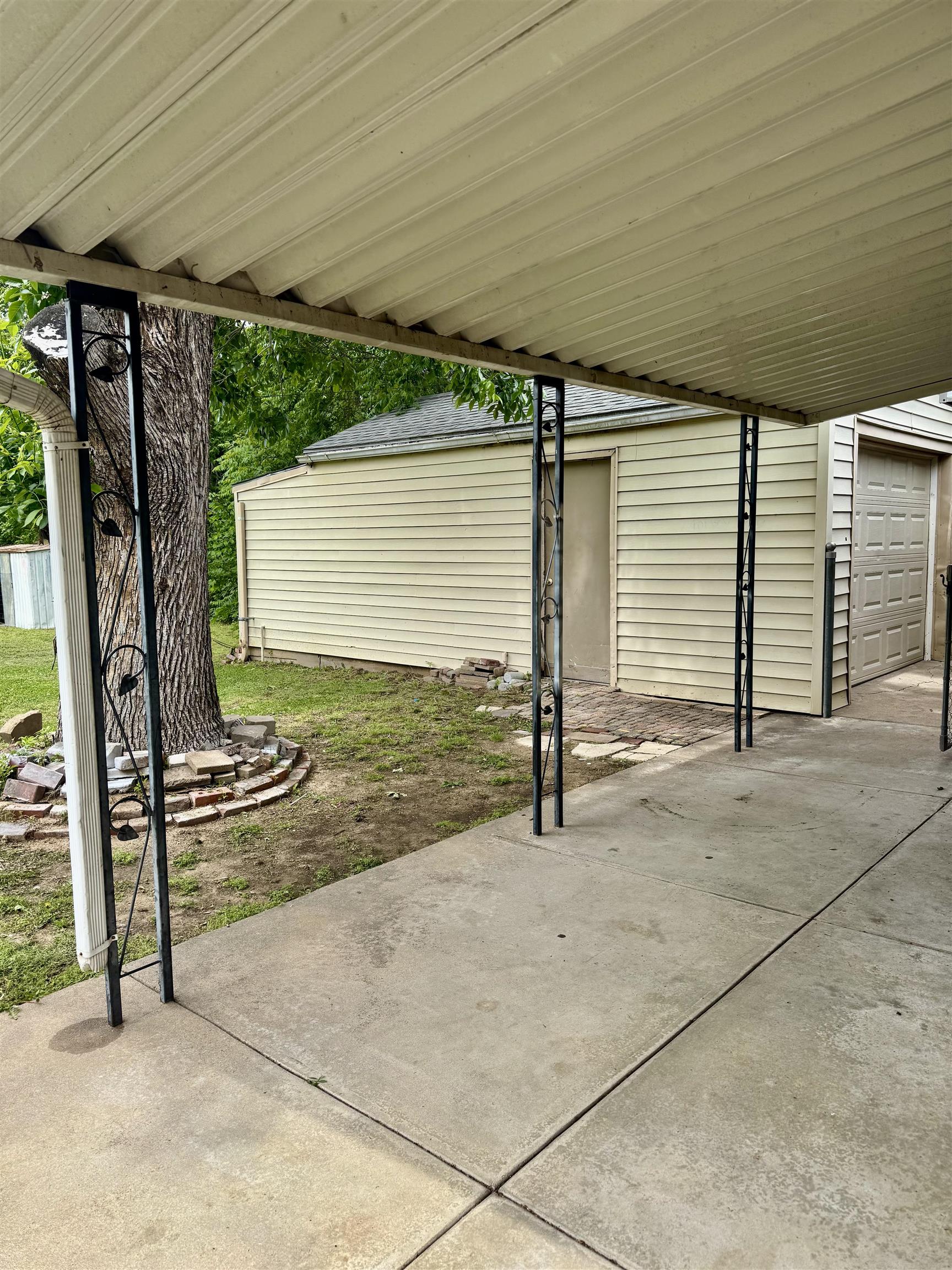 1707 S Erie Wichita KS 67211