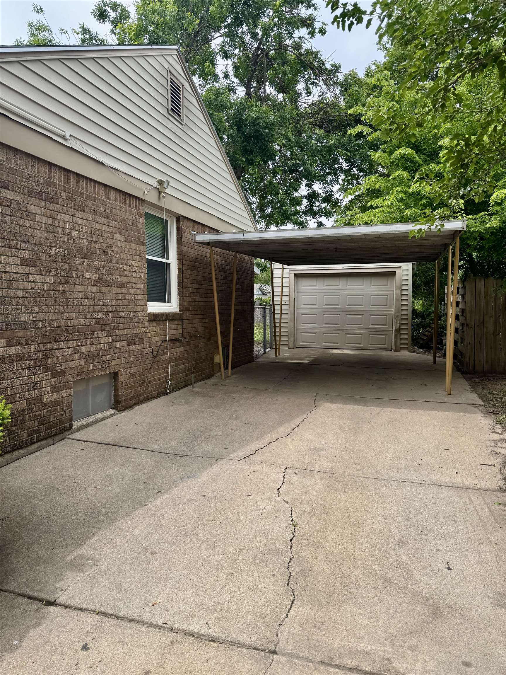 1707 S Erie Wichita KS 67211