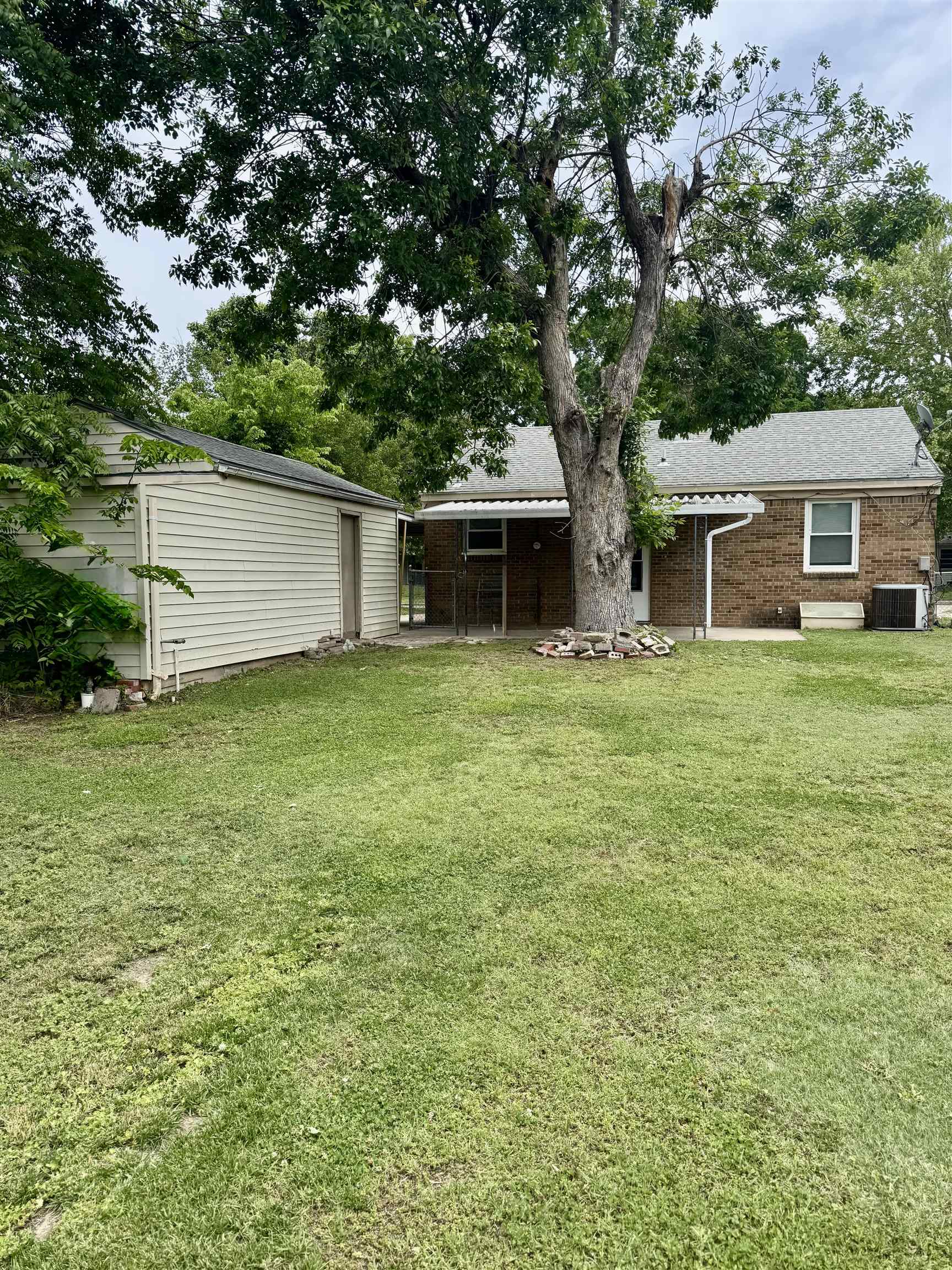 1707 S Erie Wichita KS 67211