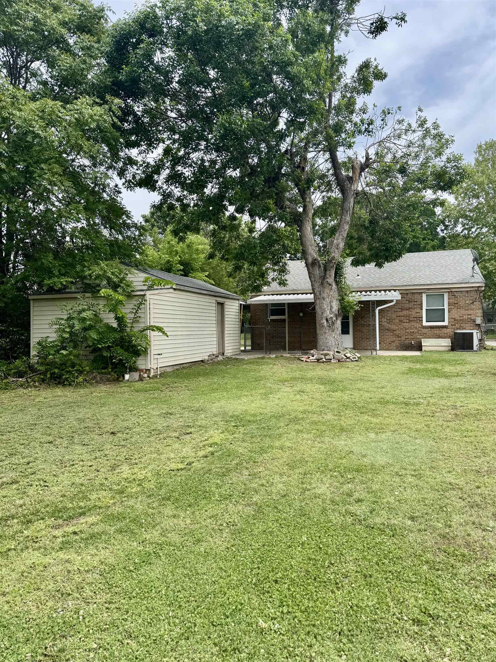 1707 S Erie Wichita KS 67211
