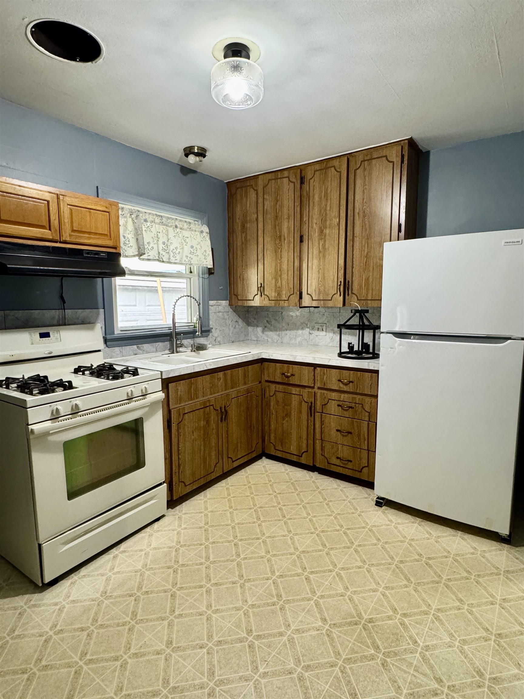 1707 S Erie Wichita KS 67211