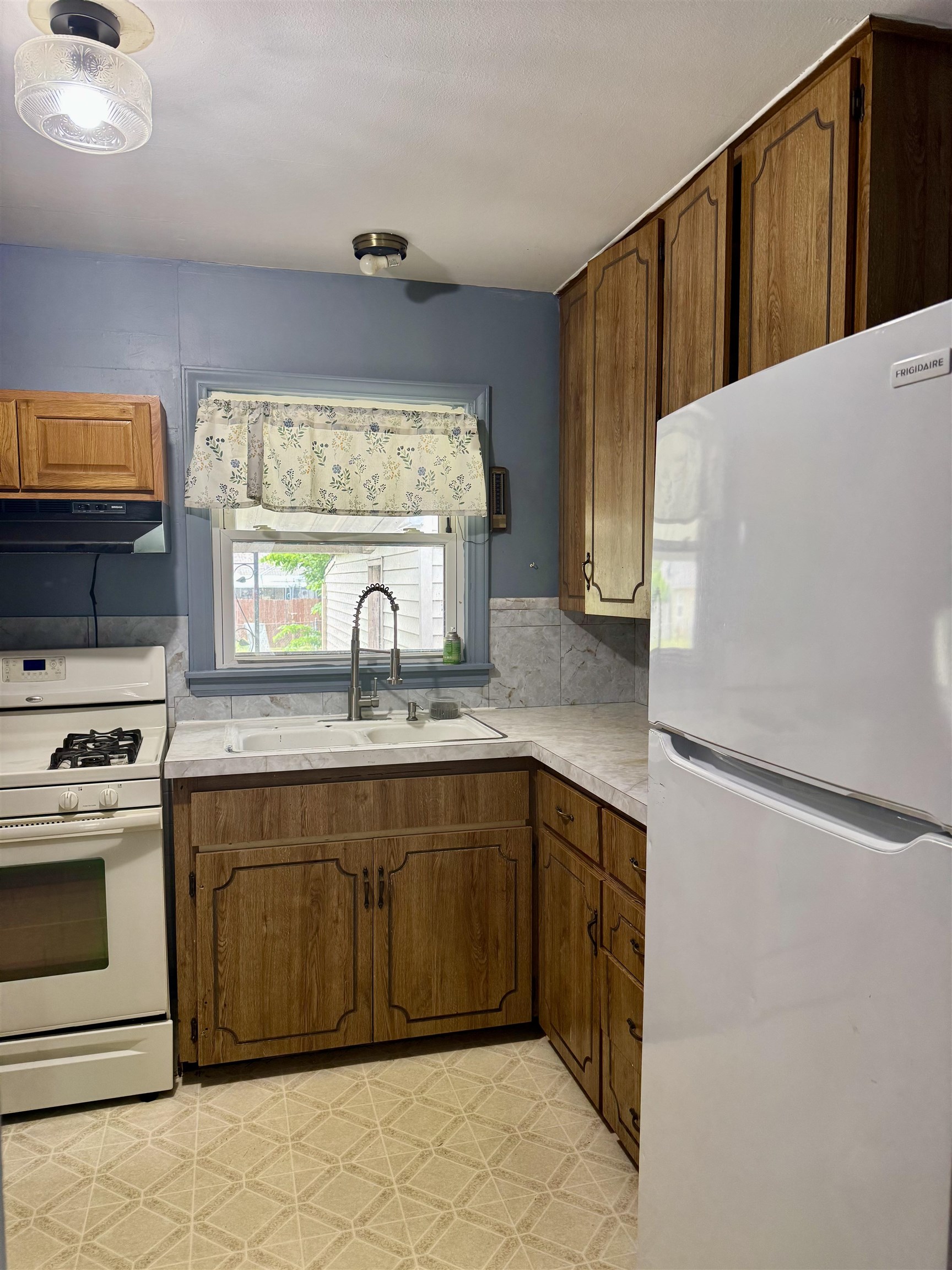 1707 S Erie Wichita KS 67211