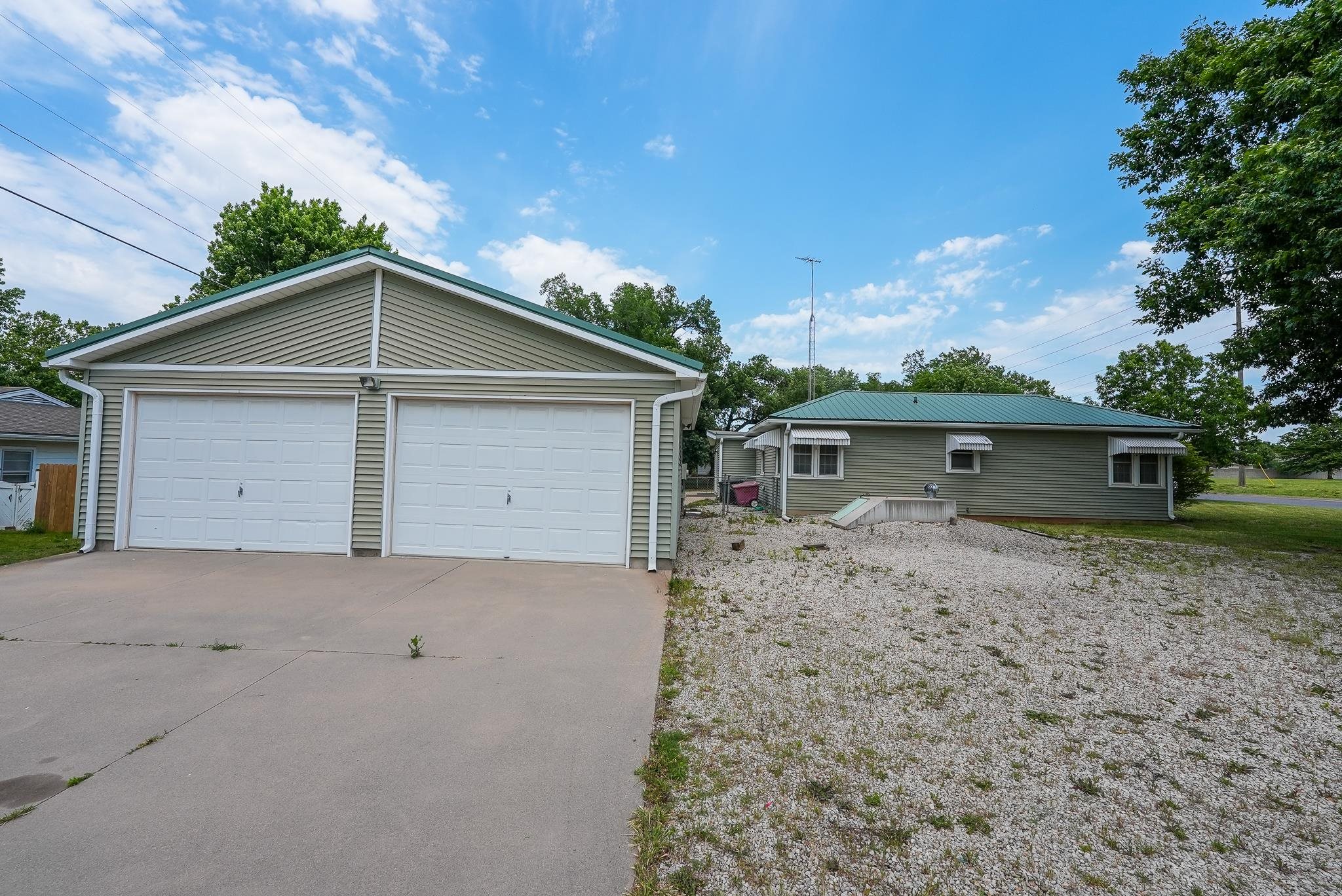 1305 N Country Club Road El Dorado KS 67042