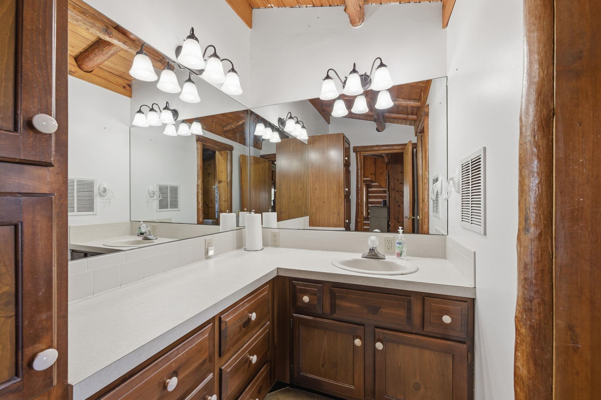 1222 E 110th Belle Plaine KS 67013