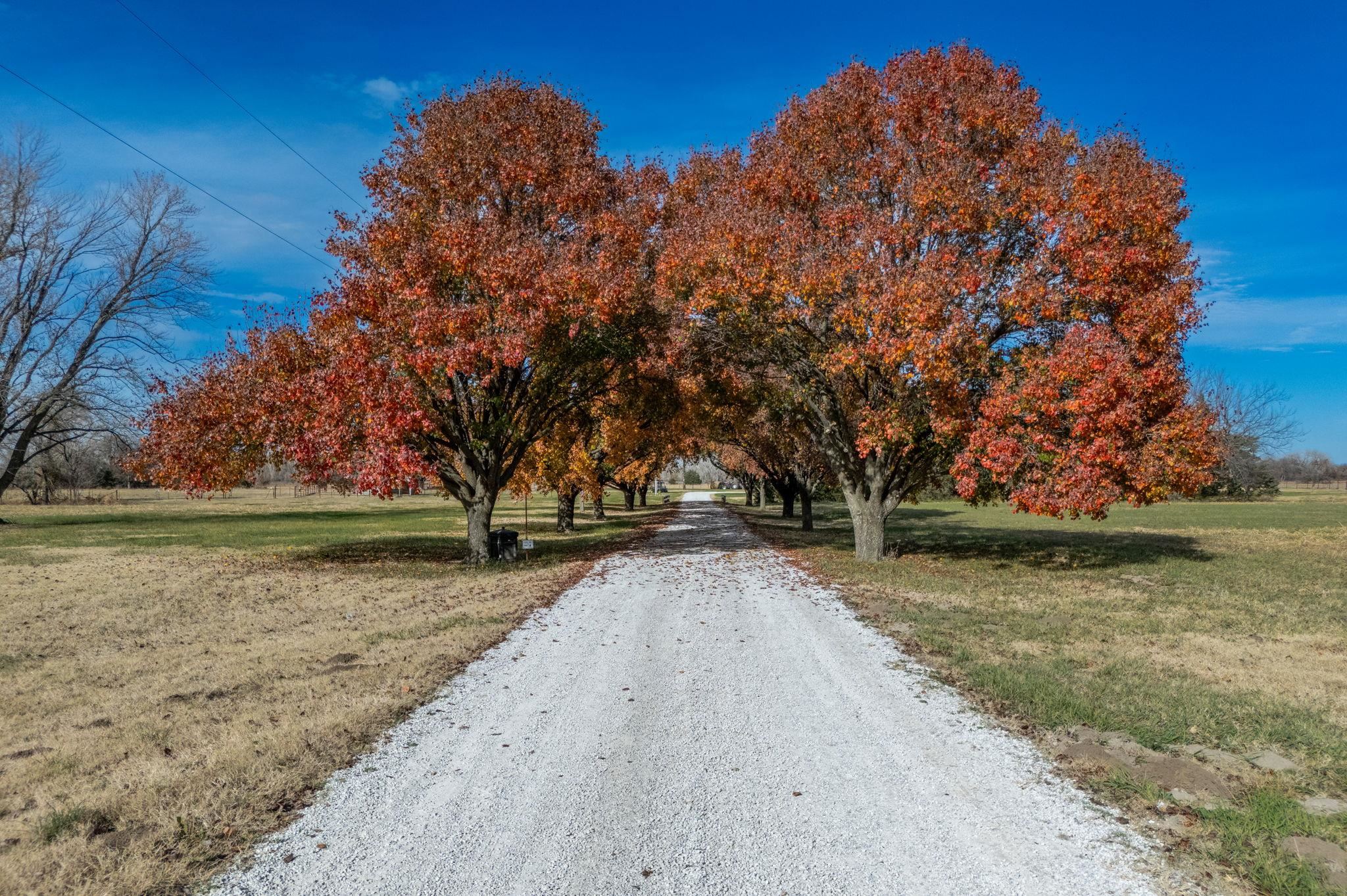 1222 E 110th Belle Plaine KS 67013