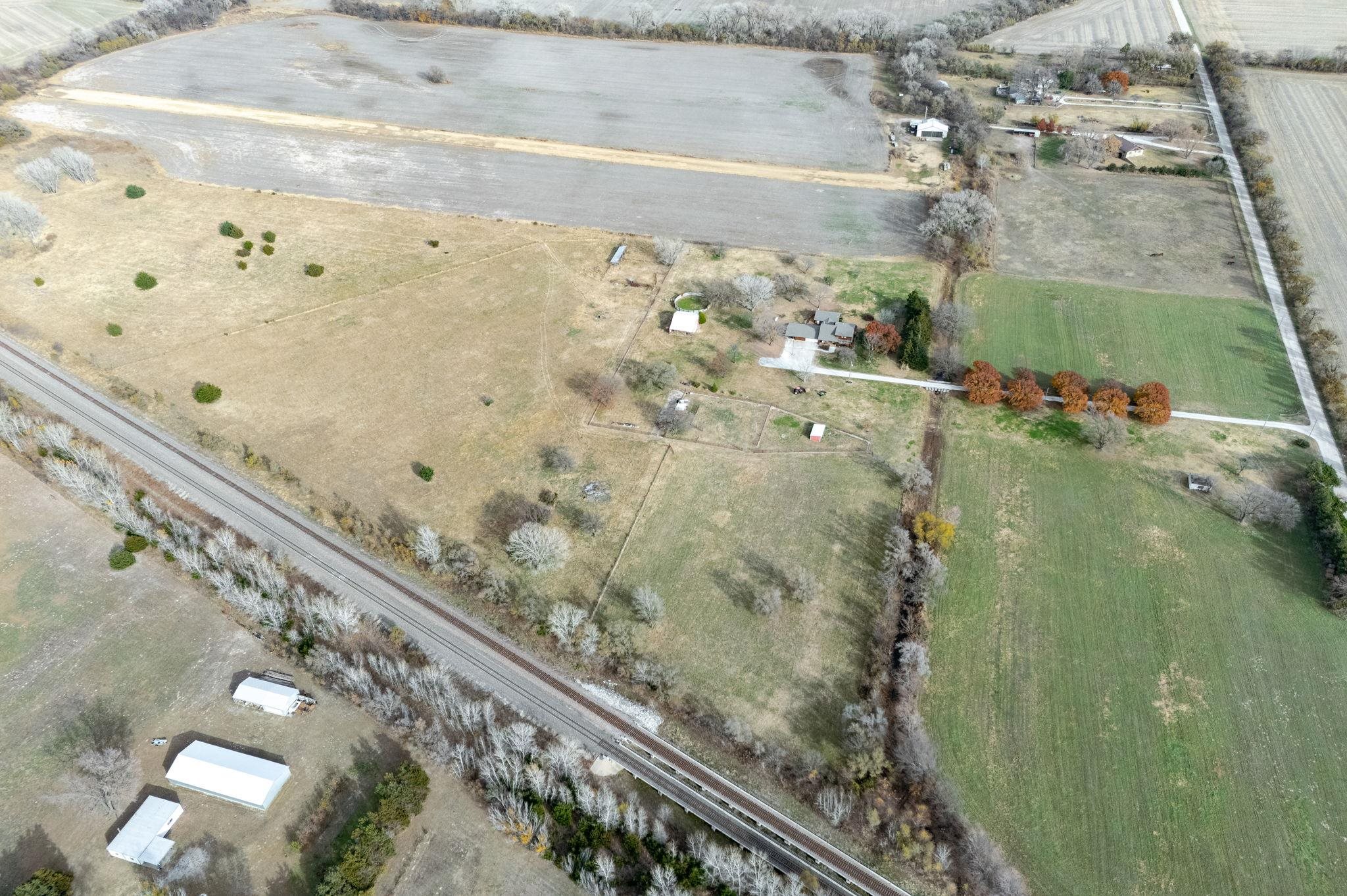 1222 E 110th Belle Plaine KS 67013