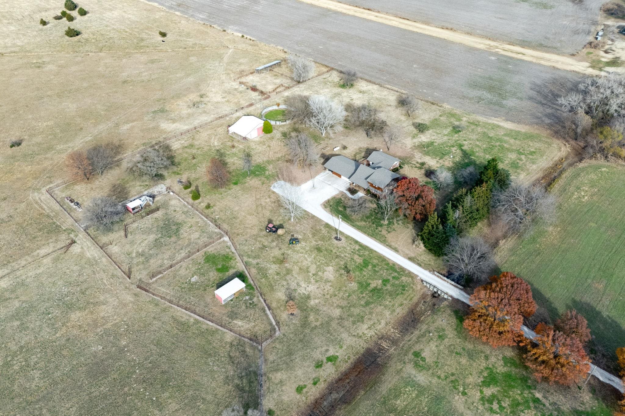 1222 E 110th Belle Plaine KS 67013