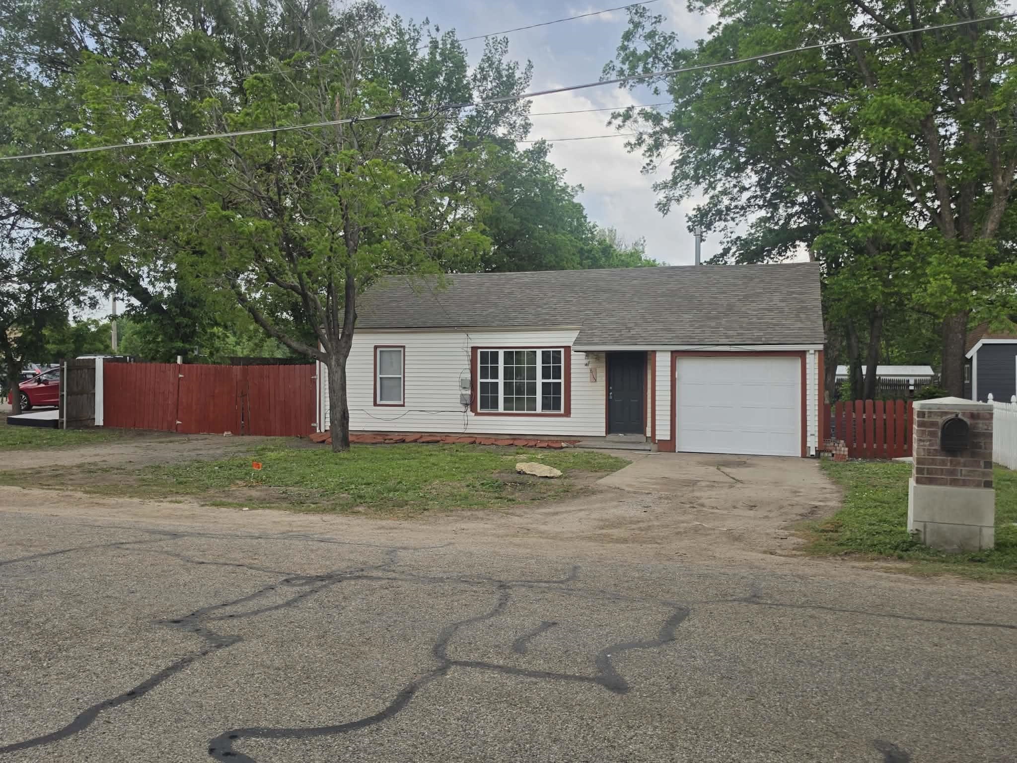 813 W 33rd Street N Wichita KS 67204