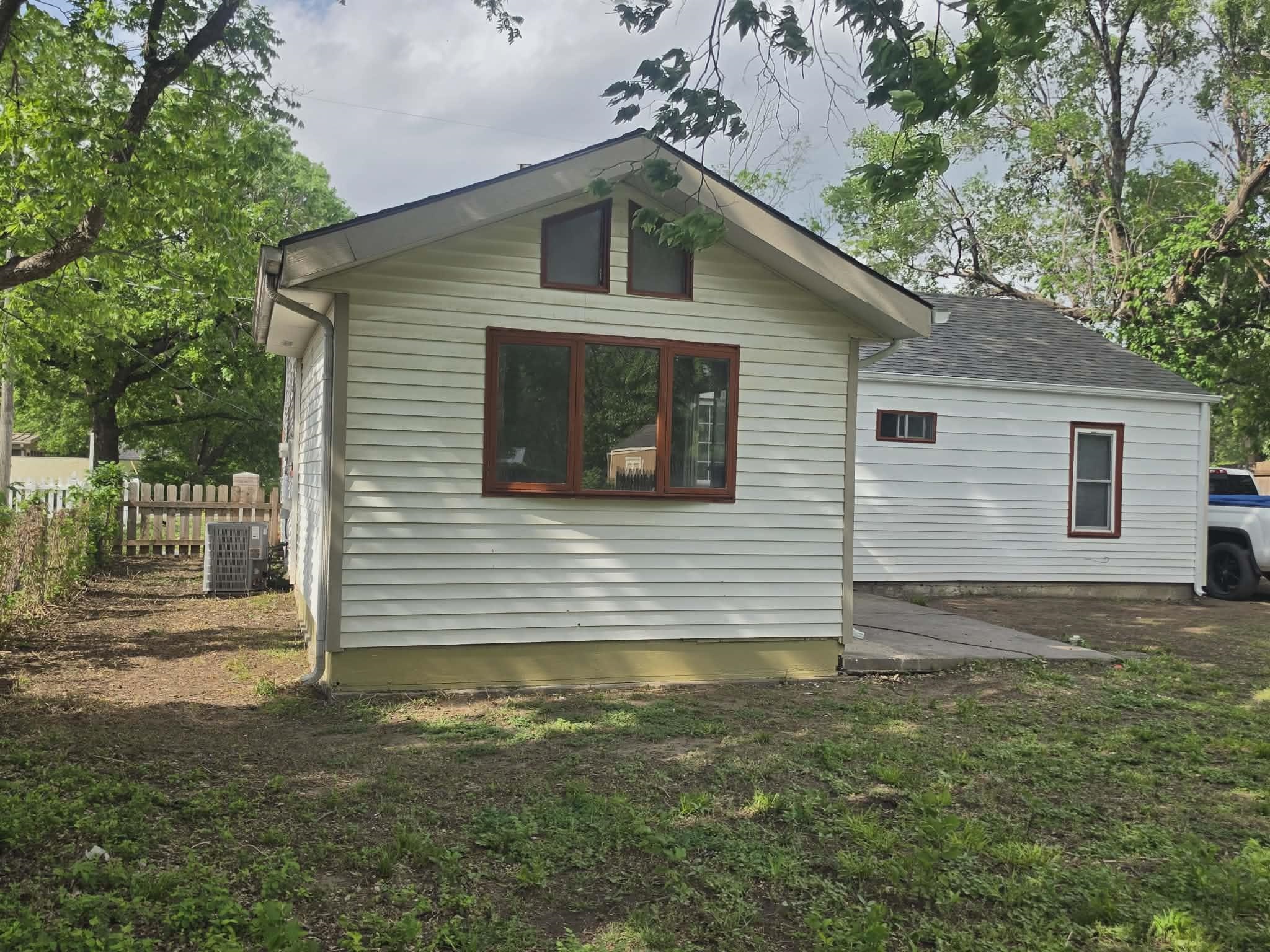 813 W 33rd Street N Wichita KS 67204