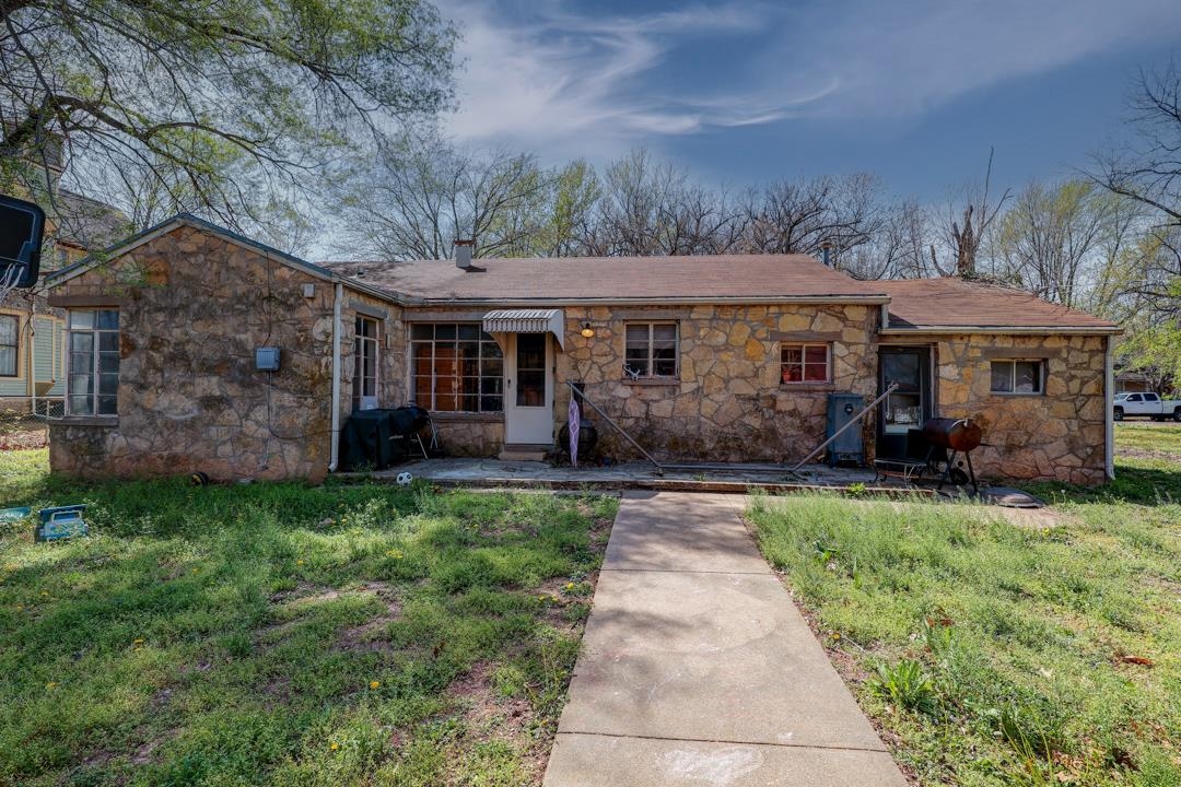 1010 Menor Street Winfield KS 67156