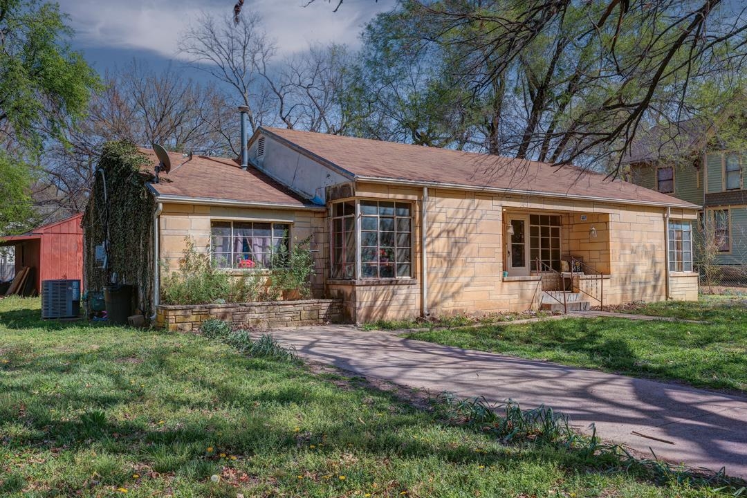 1010 Menor Street Winfield KS 67156