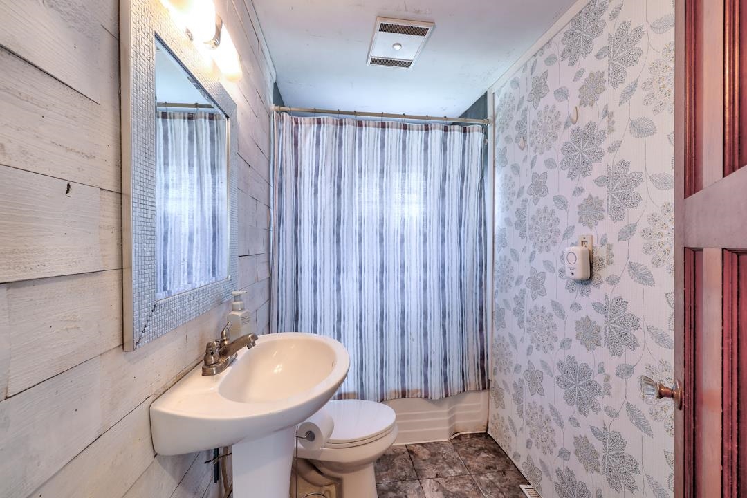 1010 Menor Street Winfield KS 67156