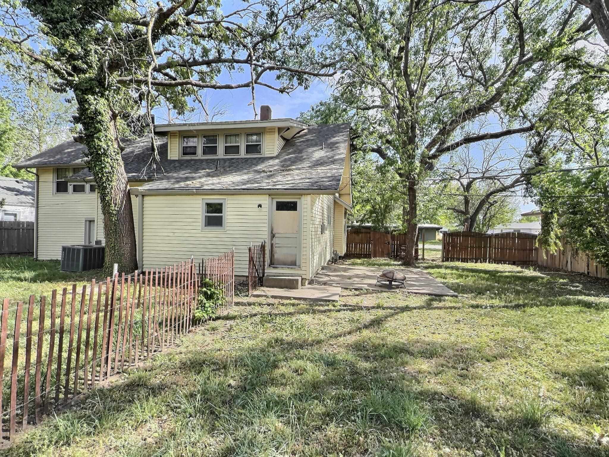 422 W 23rd Avenue Hutchinson KS 67502