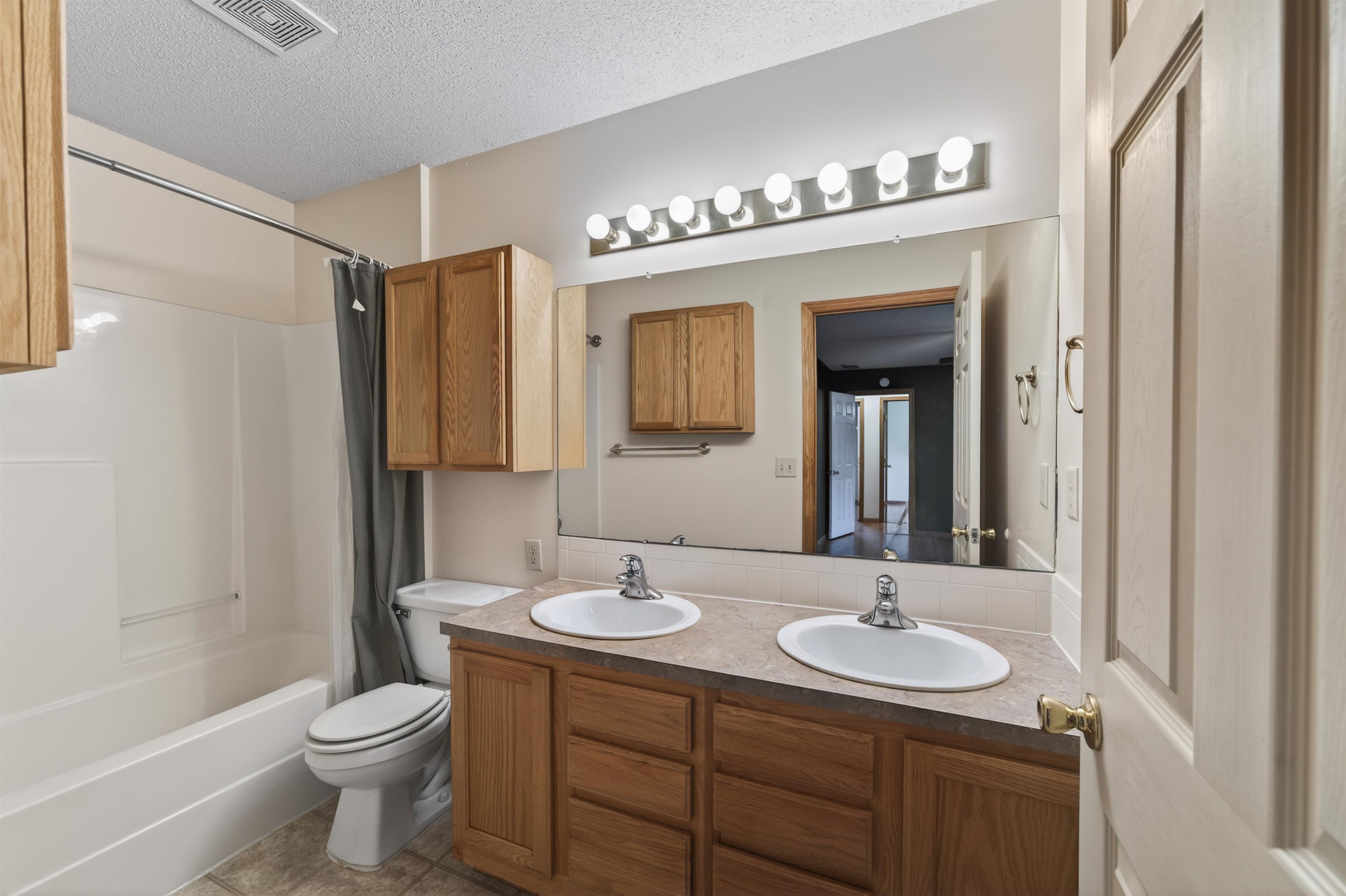 1938 N Burns Wichita KS 67203