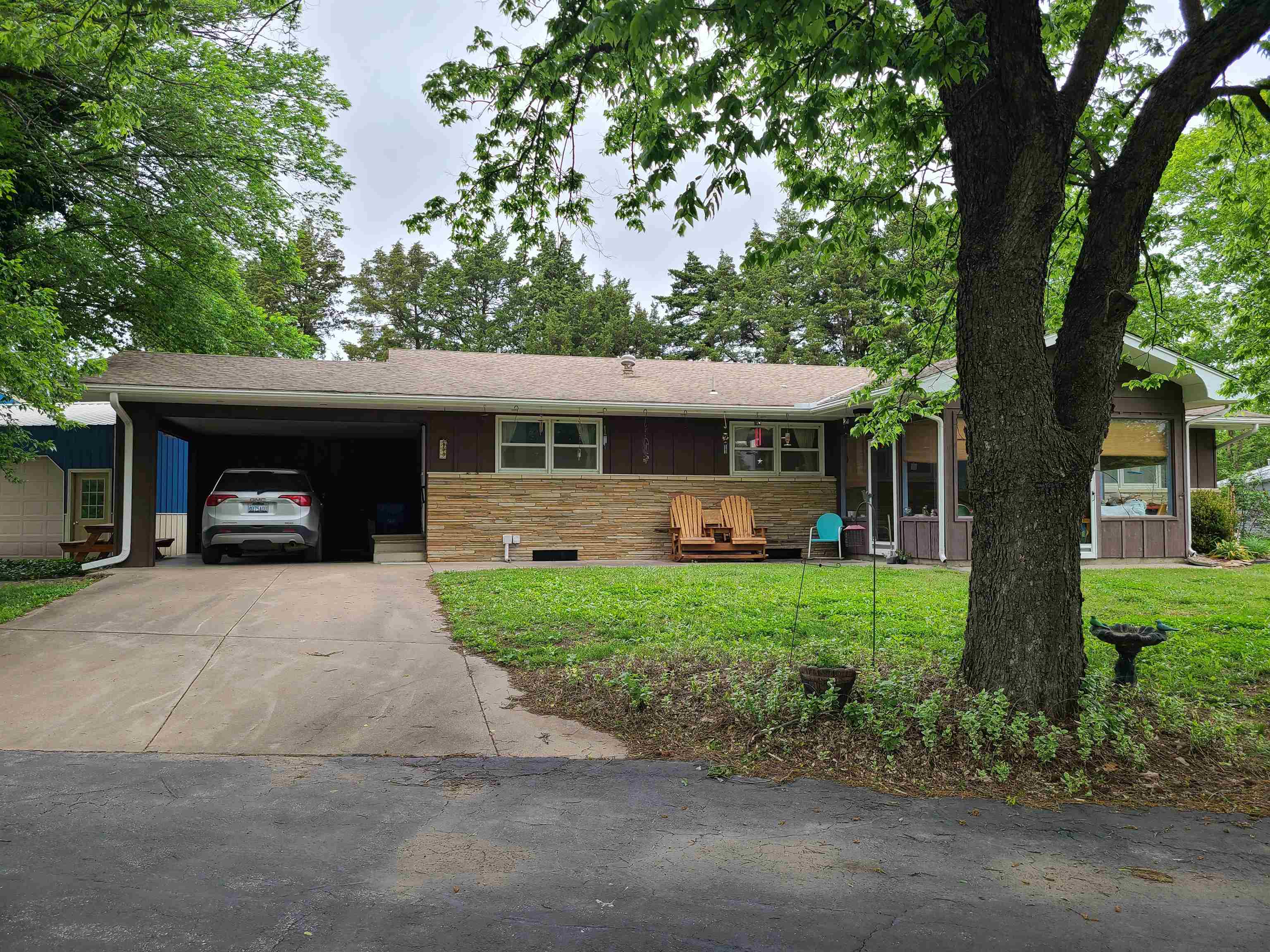 509 N Greenwood Severy KS 67137