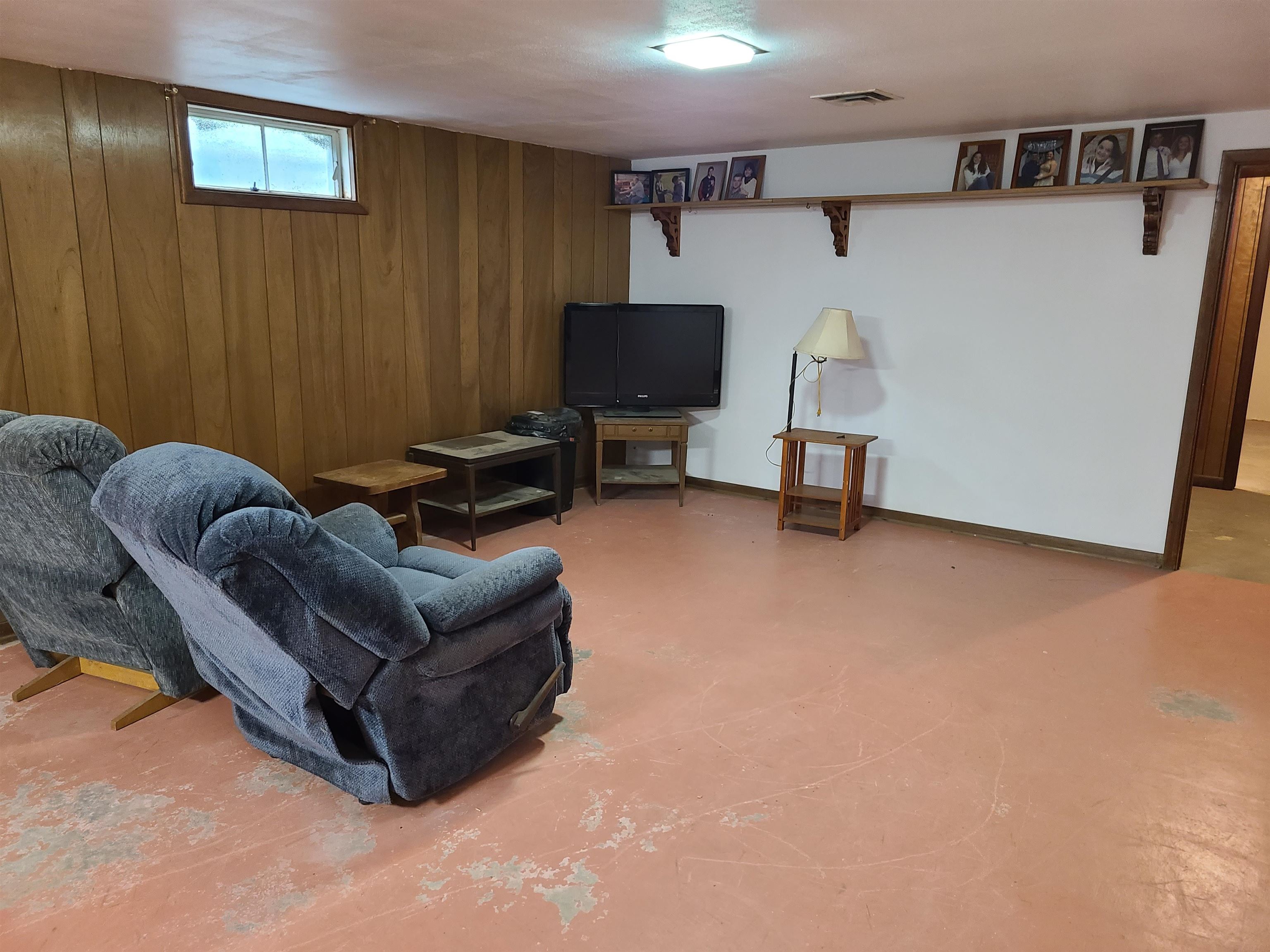 509 N Greenwood Severy KS 67137