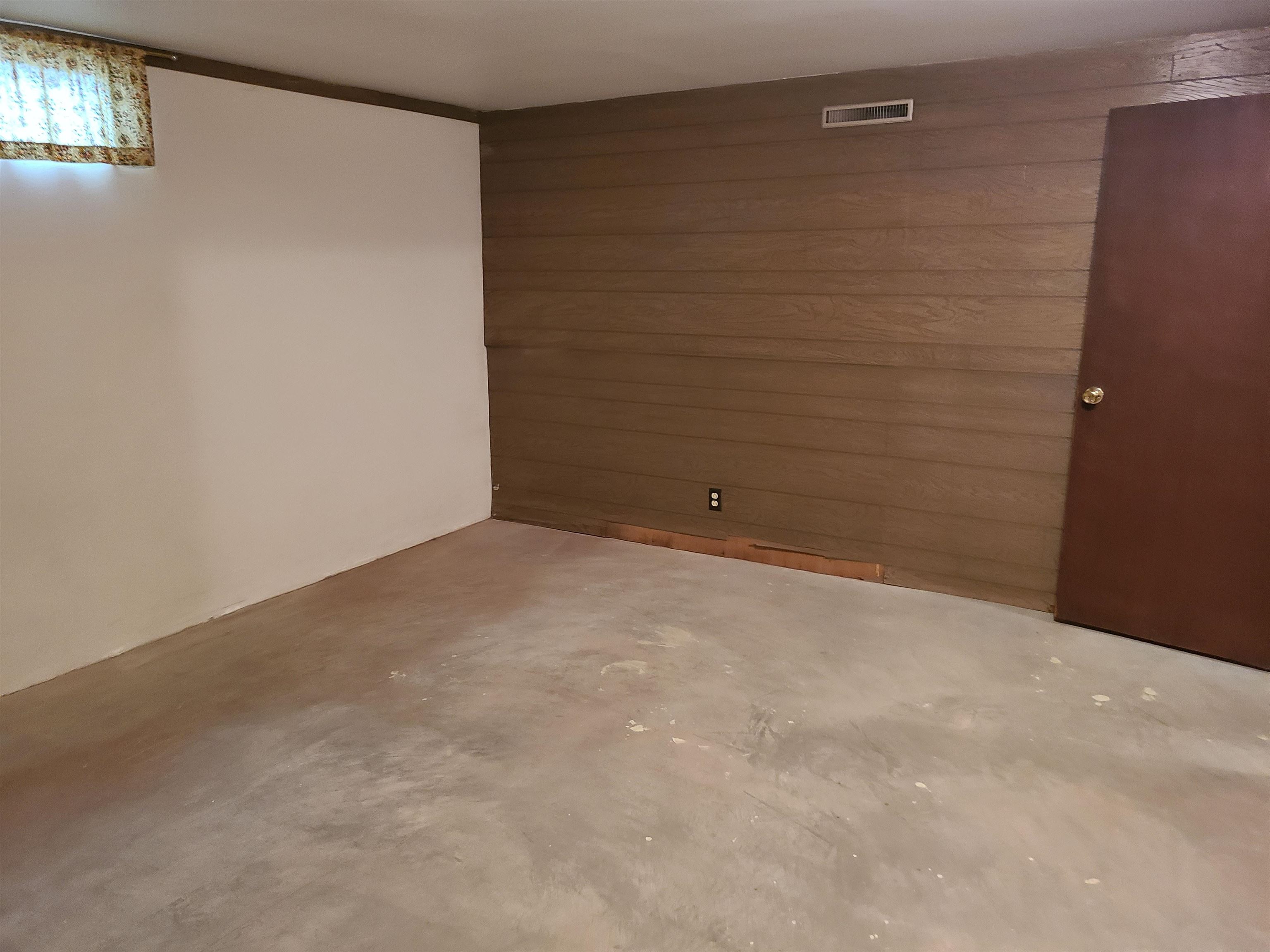 509 N Greenwood Severy KS 67137
