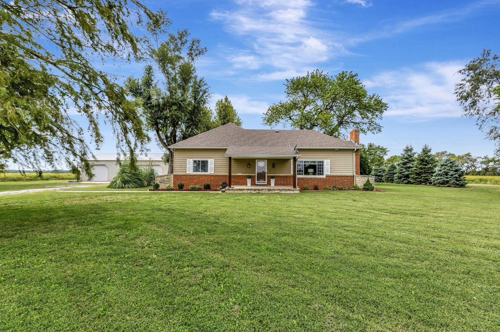 733 N Woodlawn Road Belle Plaine KS 67013