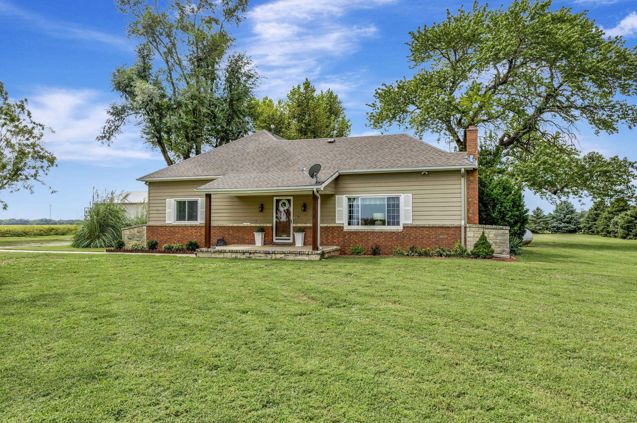 733 N Woodlawn Road Belle Plaine KS 67013