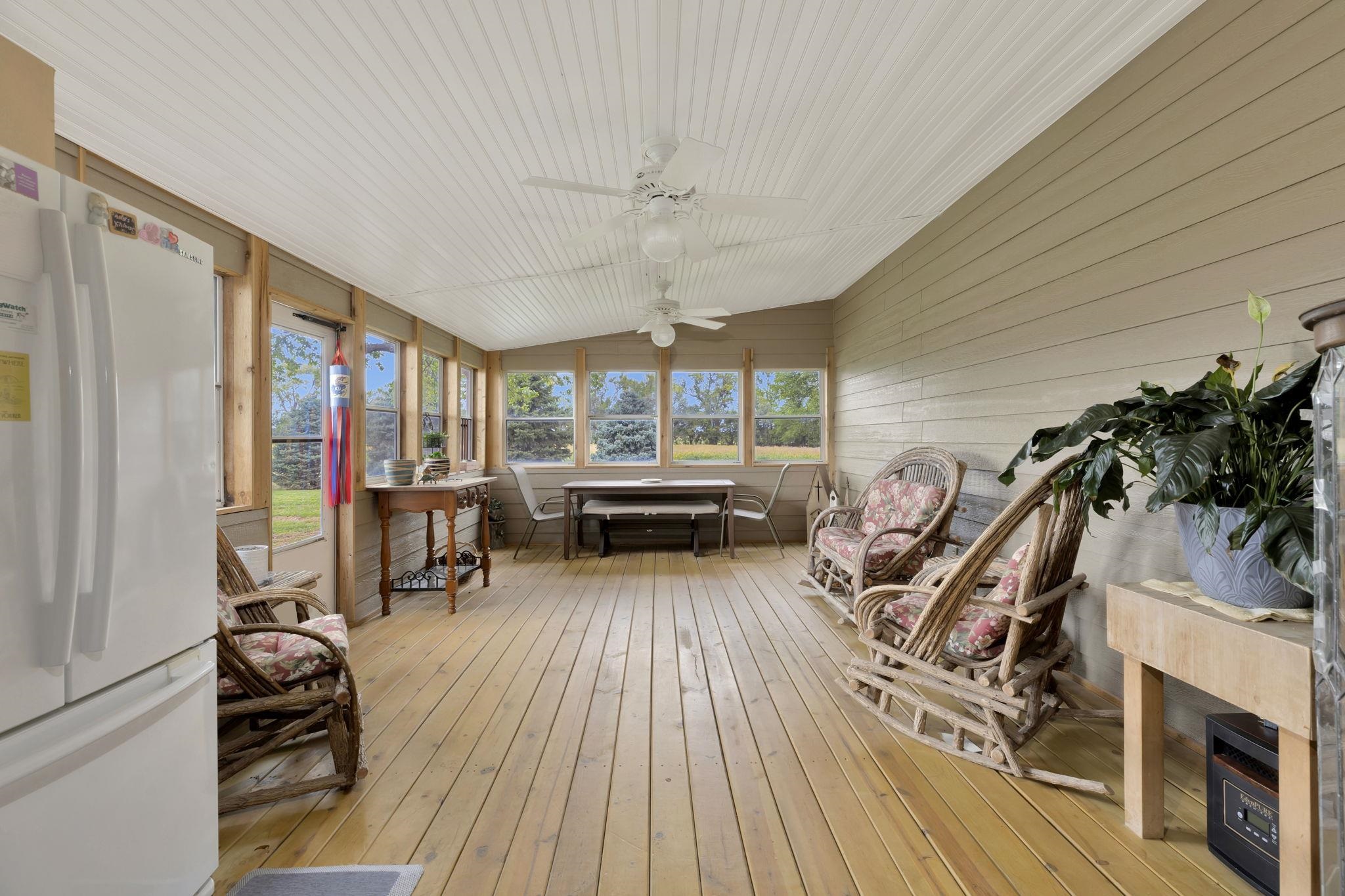 733 N Woodlawn Road Belle Plaine KS 67013