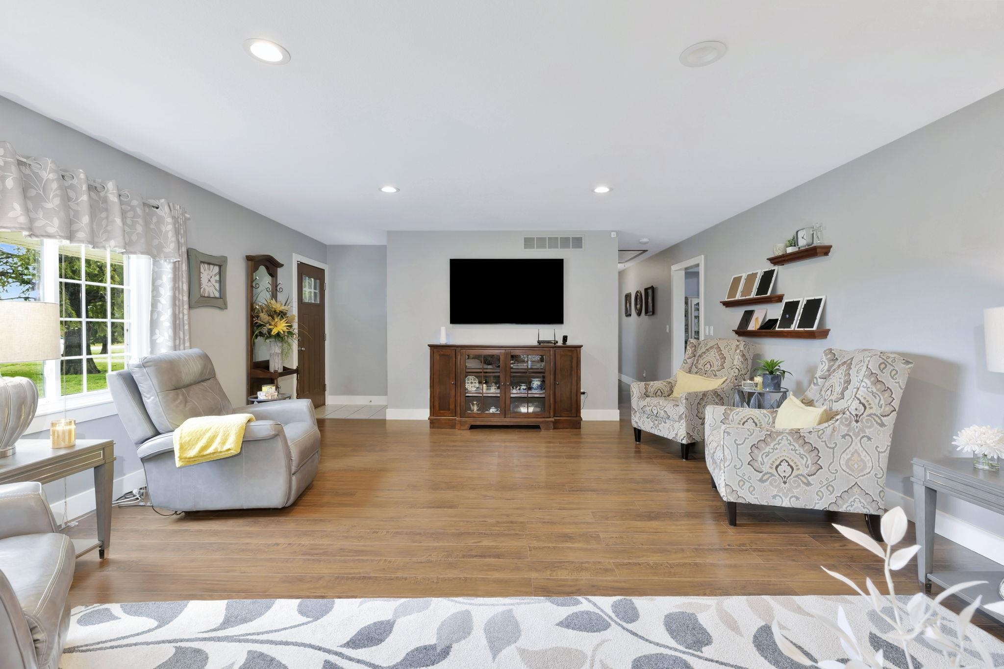 733 N Woodlawn Road Belle Plaine KS 67013