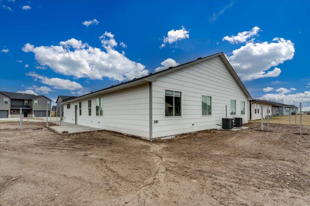 2431 S Wheatland Court Wichita KS 67235
