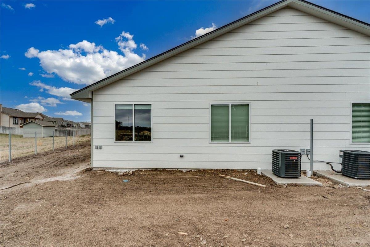 2431 S Wheatland Court Wichita KS 67235