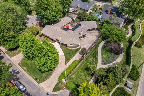 68 S Mission Road Eastborough KS 67207-1033