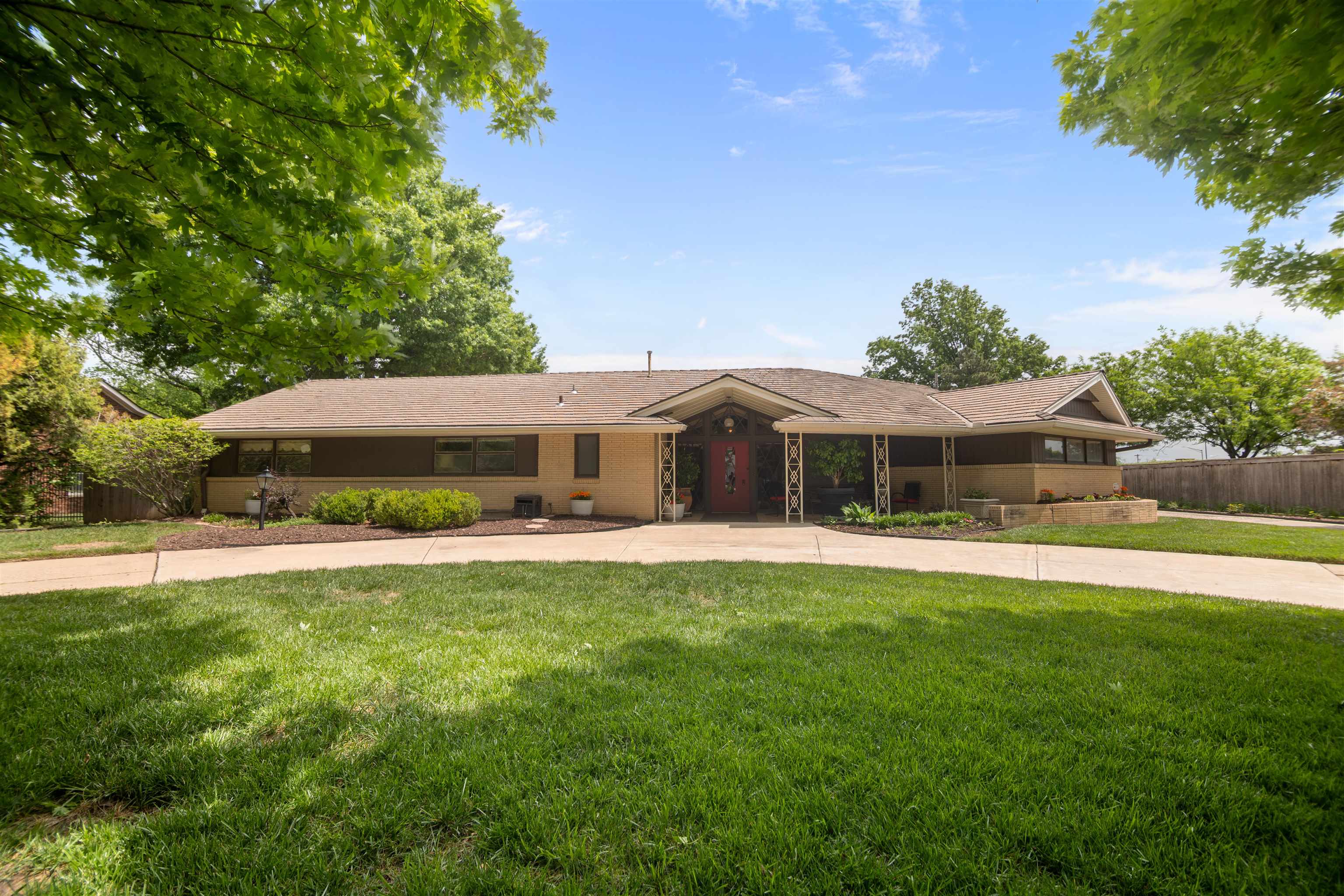 68 S Mission Road Eastborough KS 67207-1033