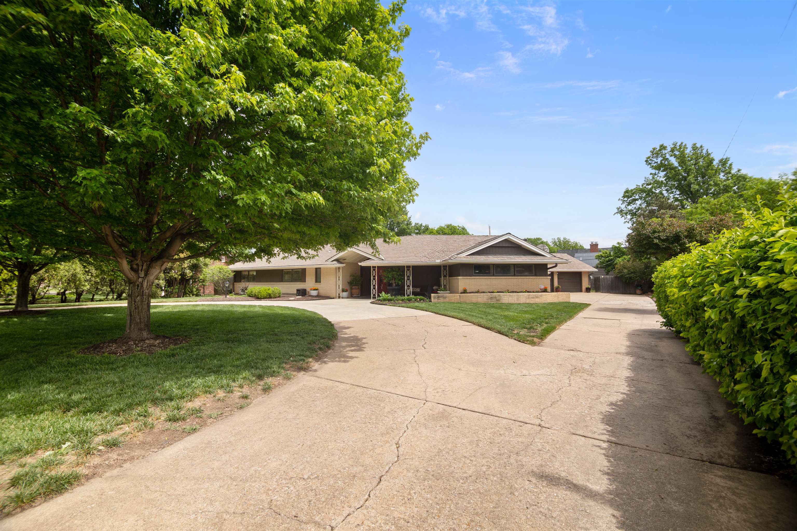 68 S Mission Road Eastborough KS 67207-1033