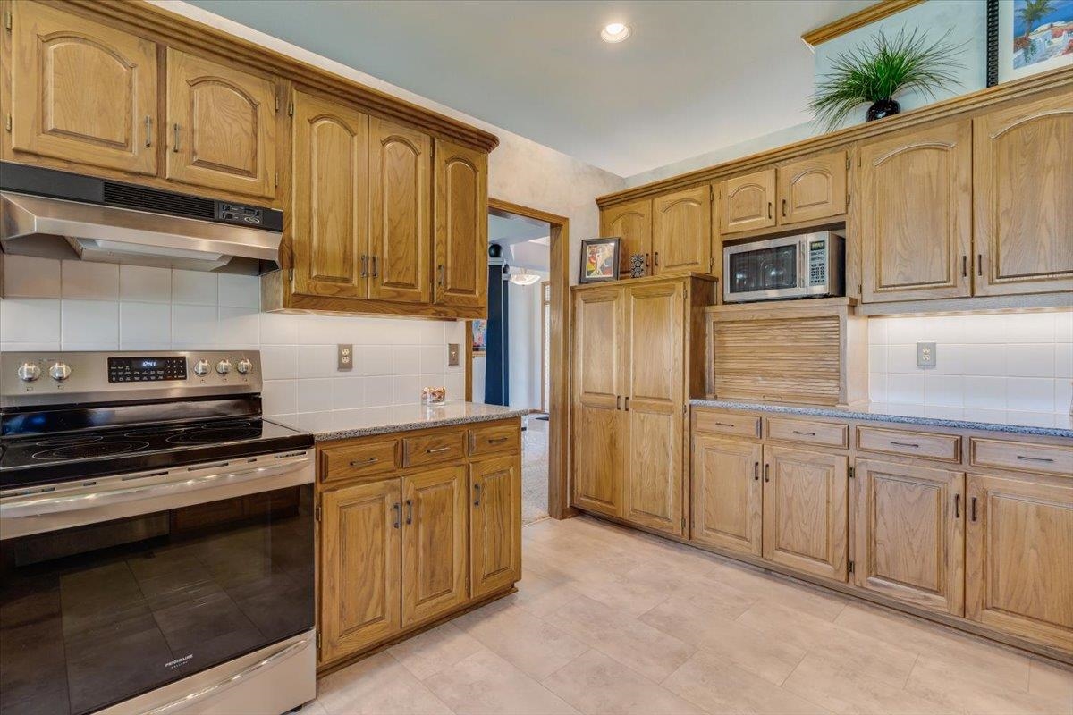 2516 N Meadow Grove Circle Wichita KS 67205