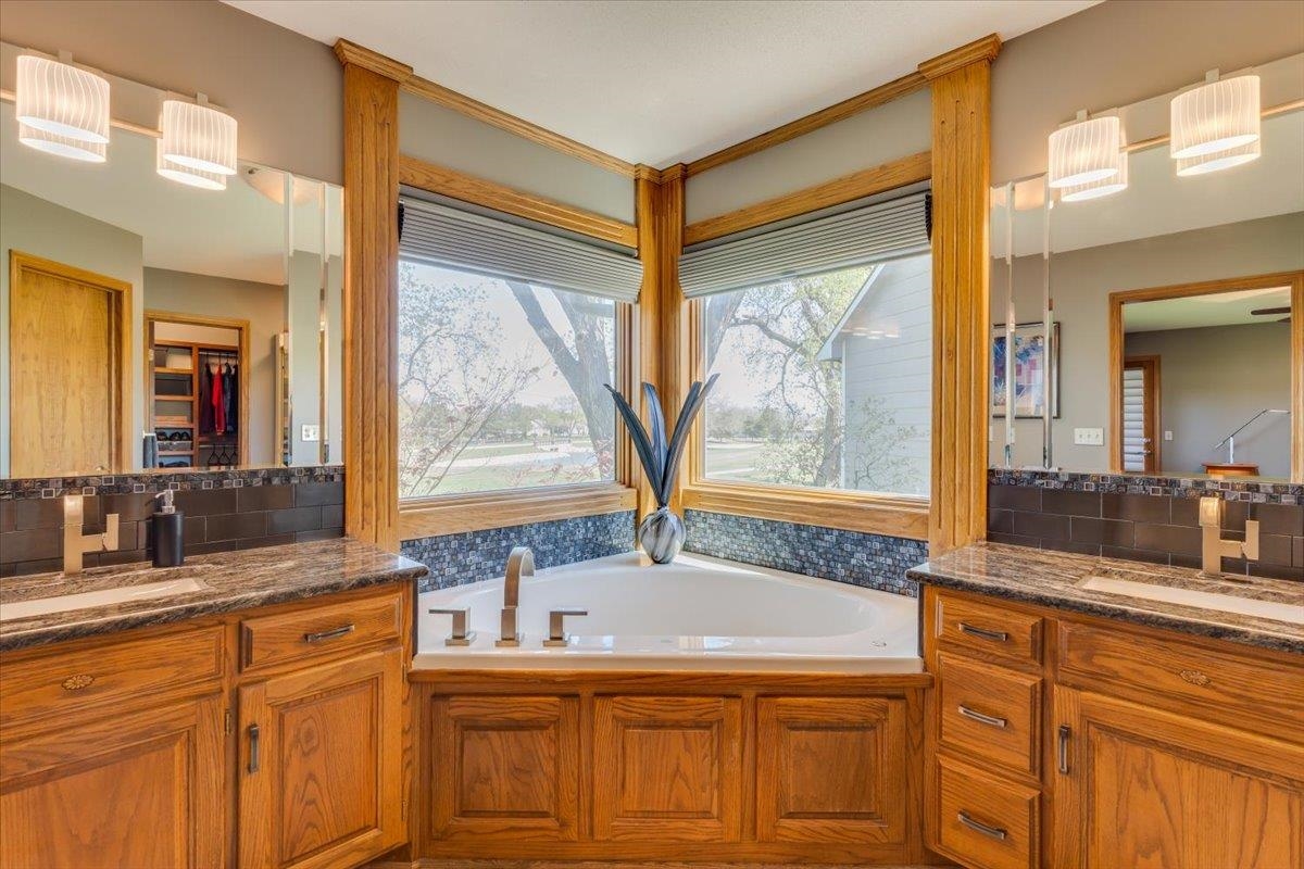 2516 N Meadow Grove Circle Wichita KS 67205