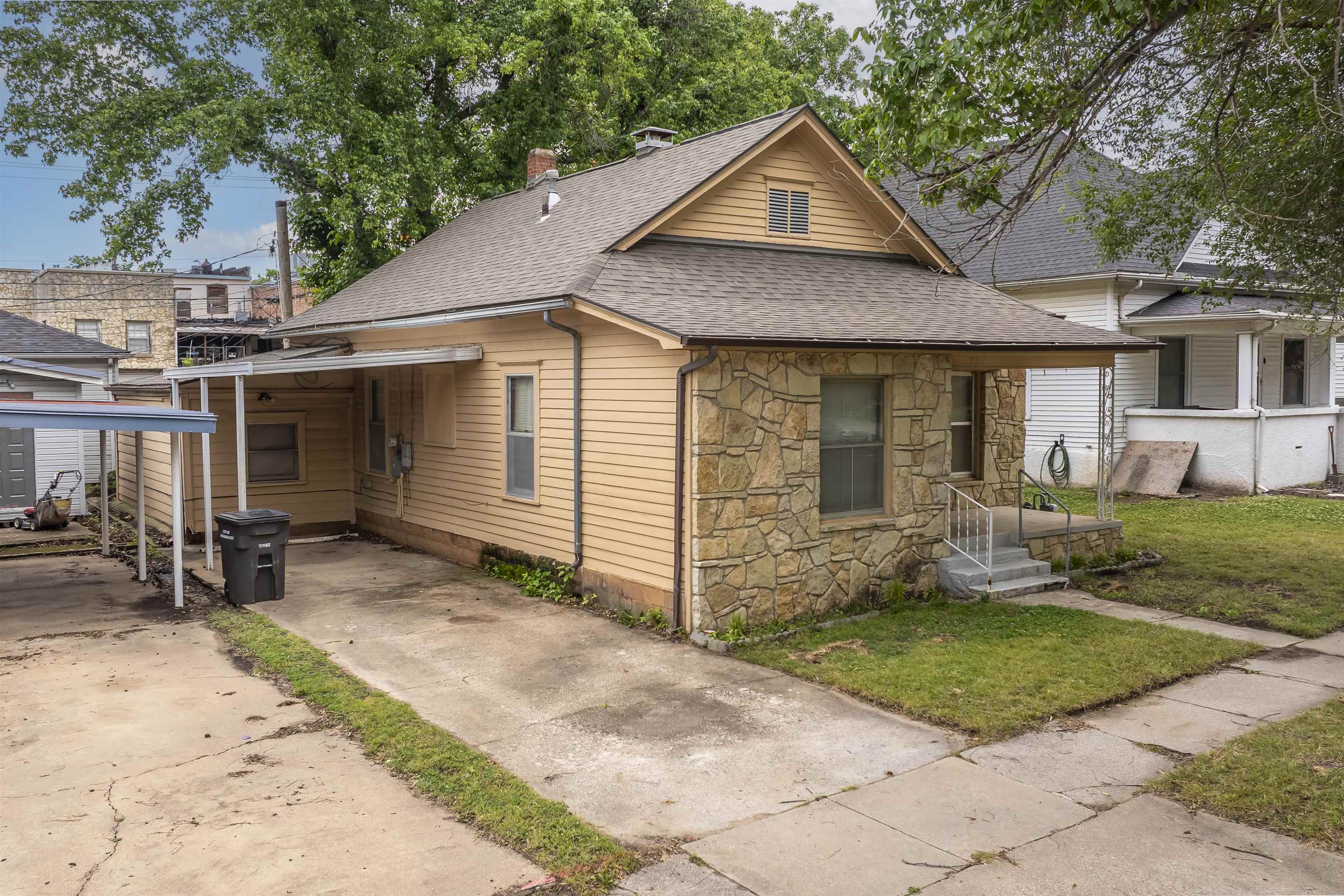 222 N 1st Street Arkansas City KS 67005