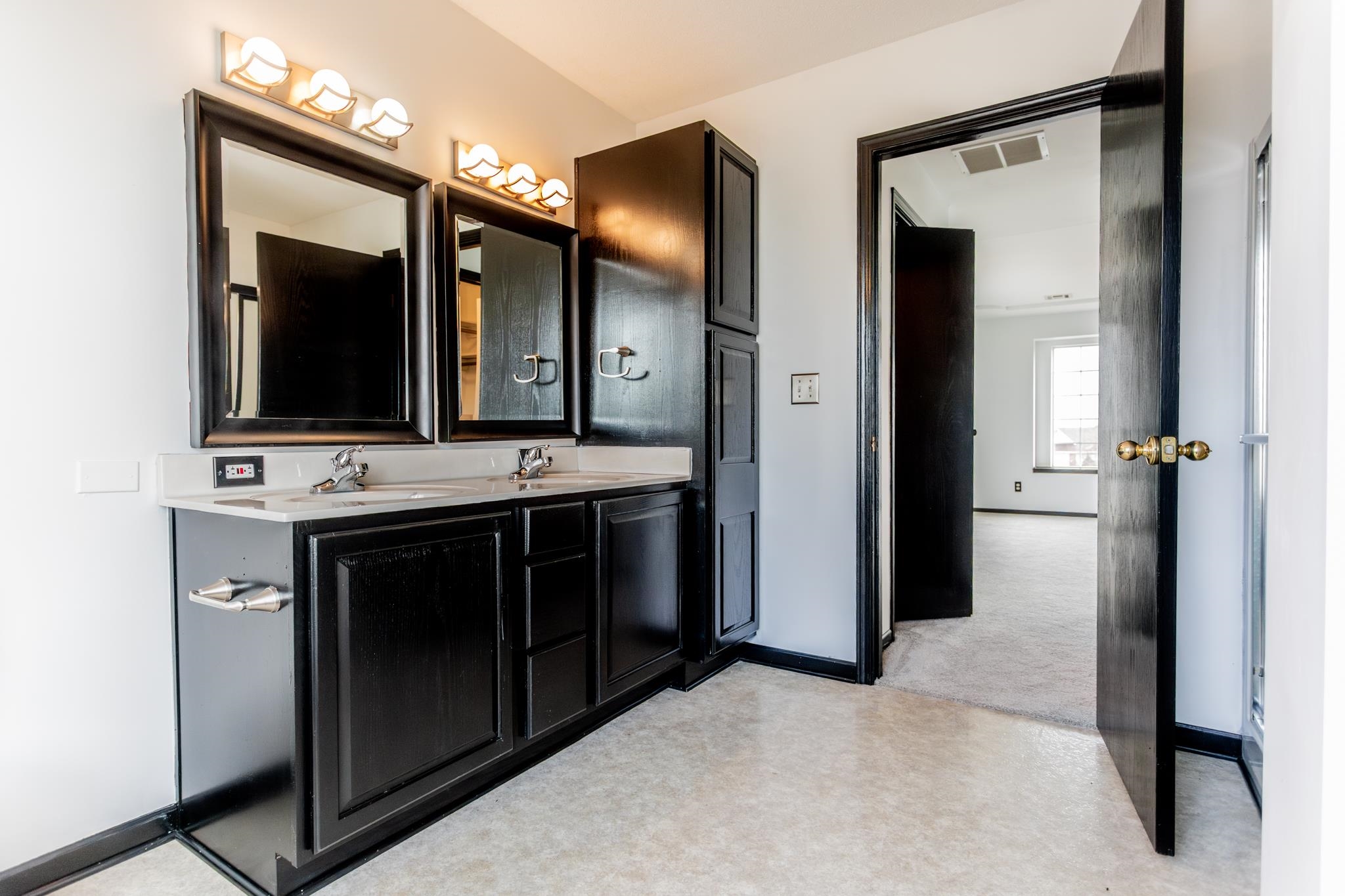 2301 S Stoneybrook Street Wichita KS 67207