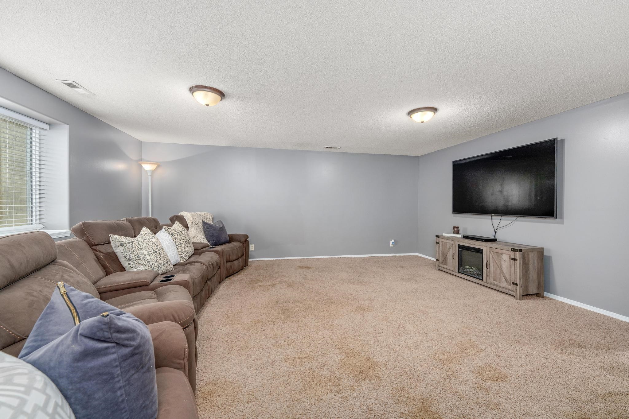 809 Country Lane Newton KS 67114