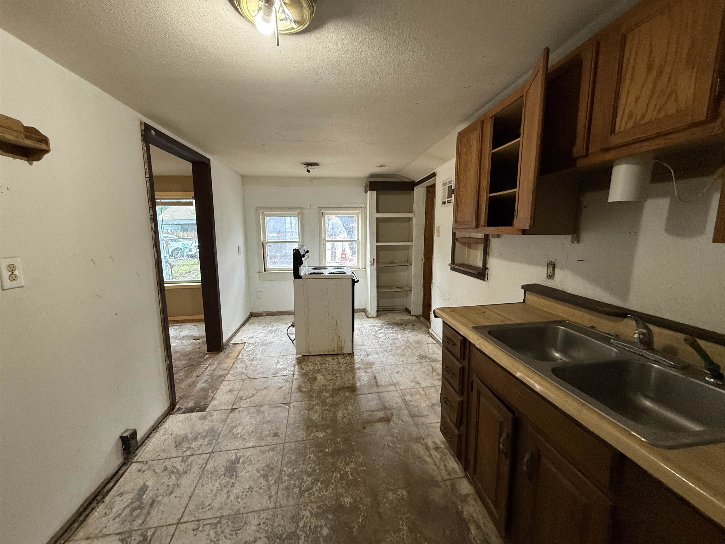 4521 W Newell Avenue Wichita KS 67212