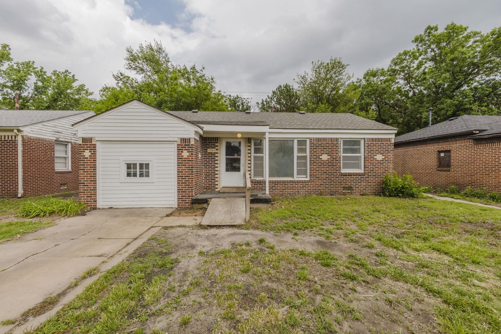 1784 N Old Manor Wichita KS 67208