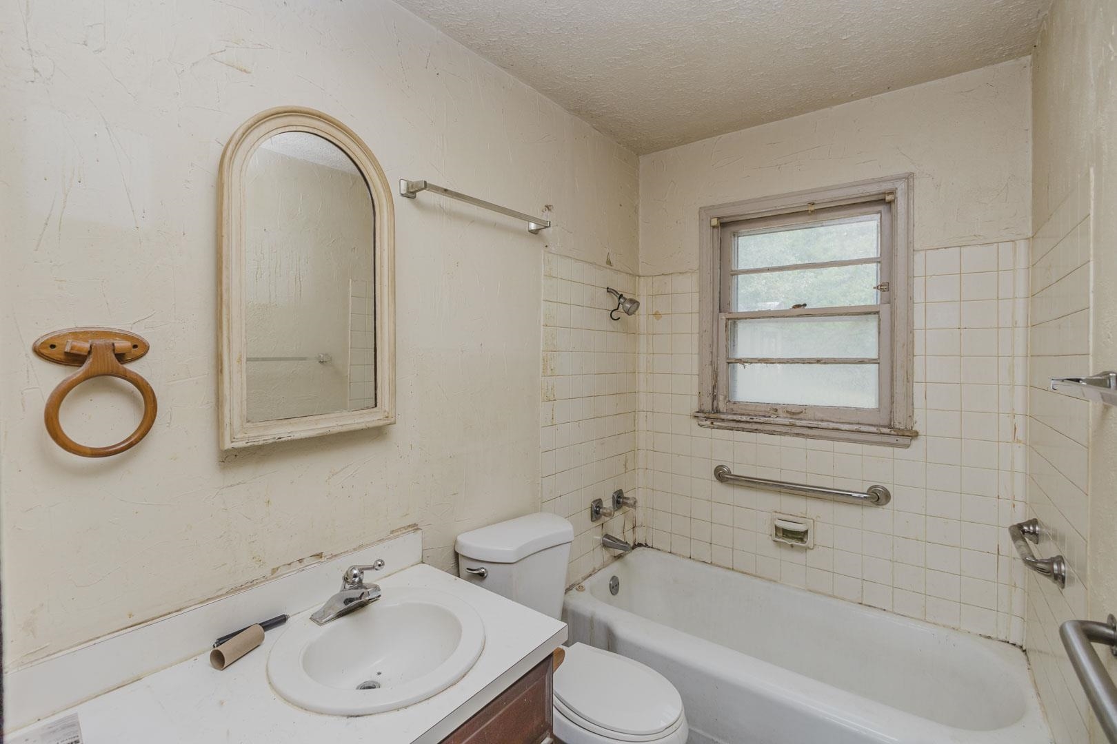 1784 N Old Manor Wichita KS 67208