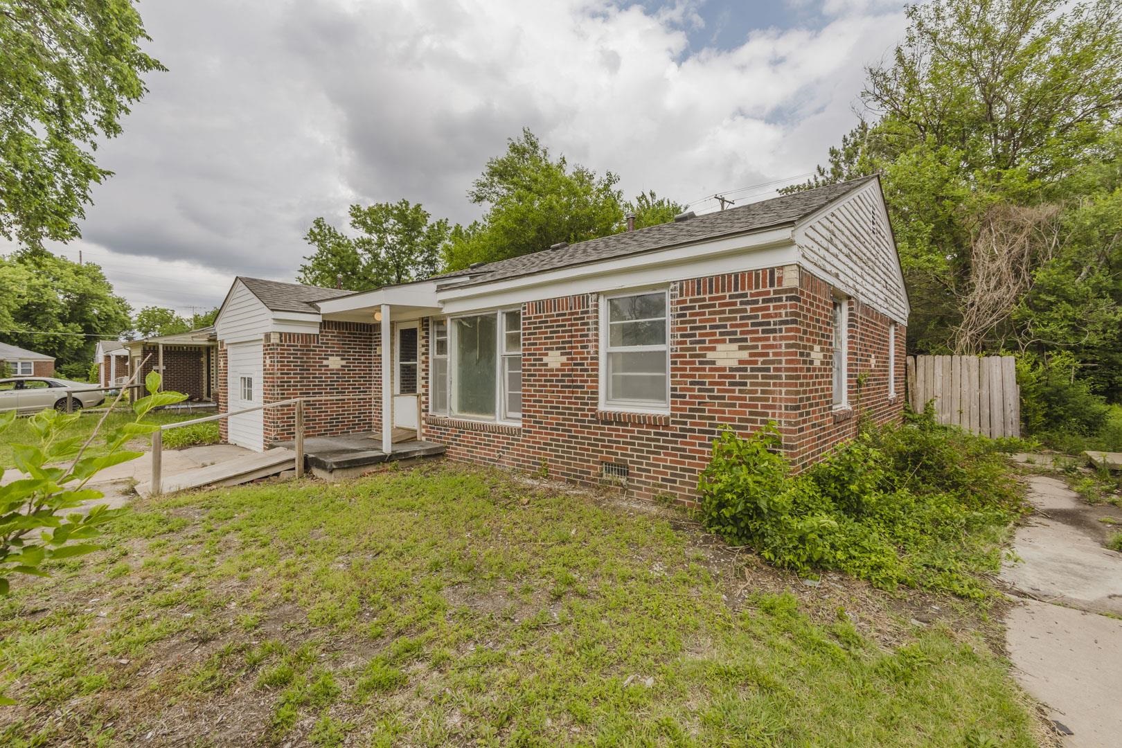 1784 N Old Manor Wichita KS 67208