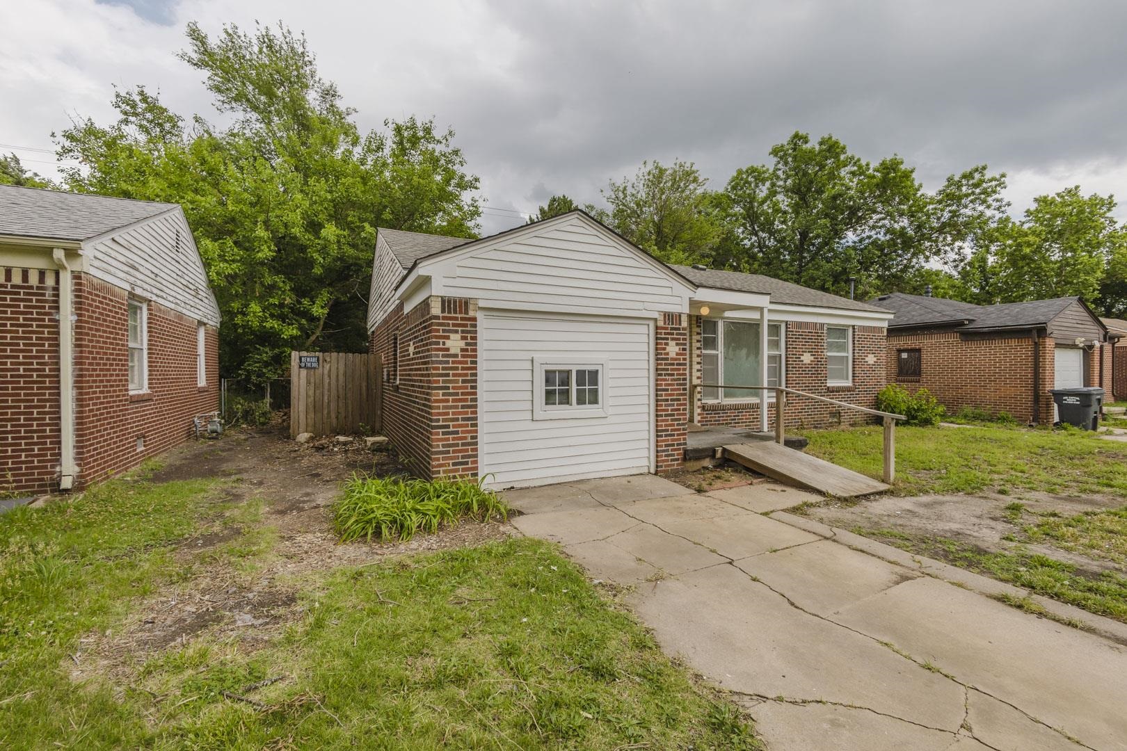1784 N Old Manor Wichita KS 67208