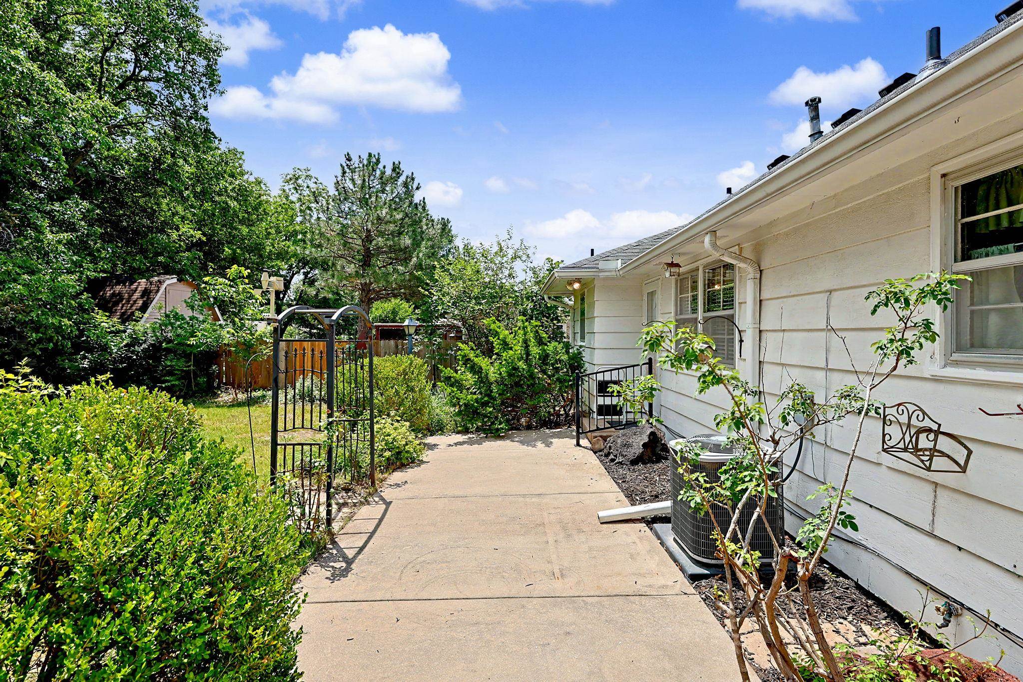 1124 S Barlow Street Wichita KS 67207