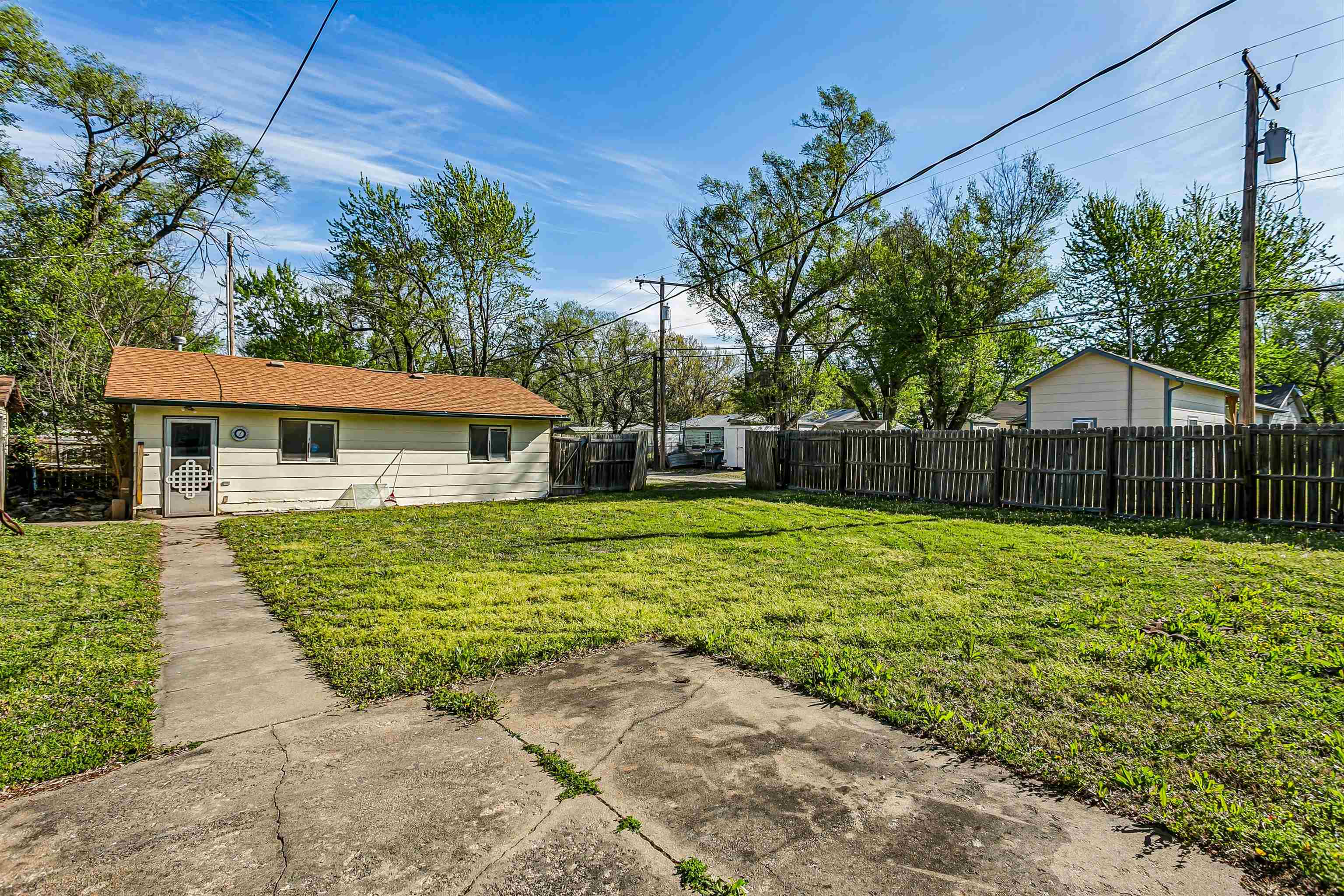 808 E North Towanda KS 67144-0000