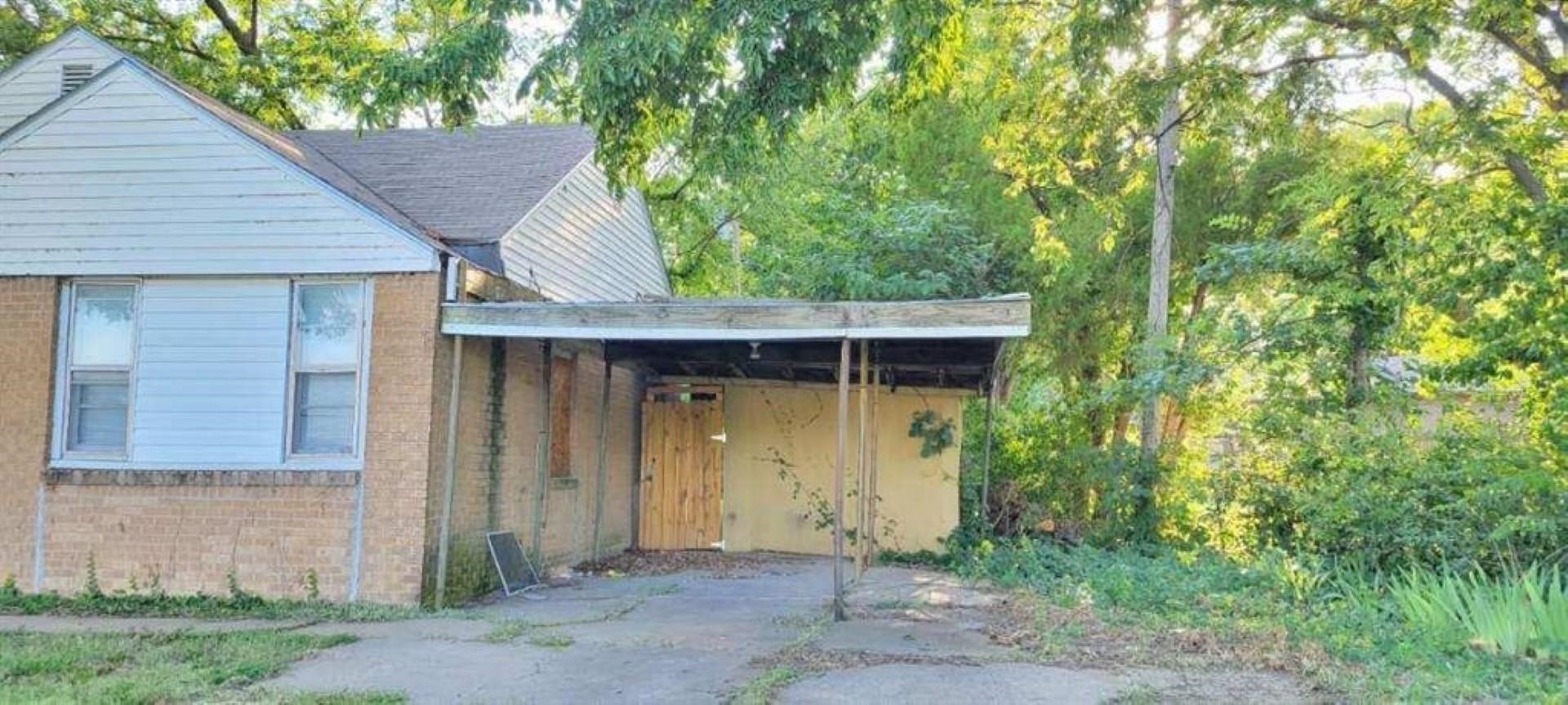 1633 N Pershing Street Wichita KS 67208