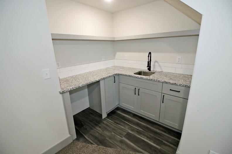 8641 E Cherrywood Court Bel Aire KS 67226