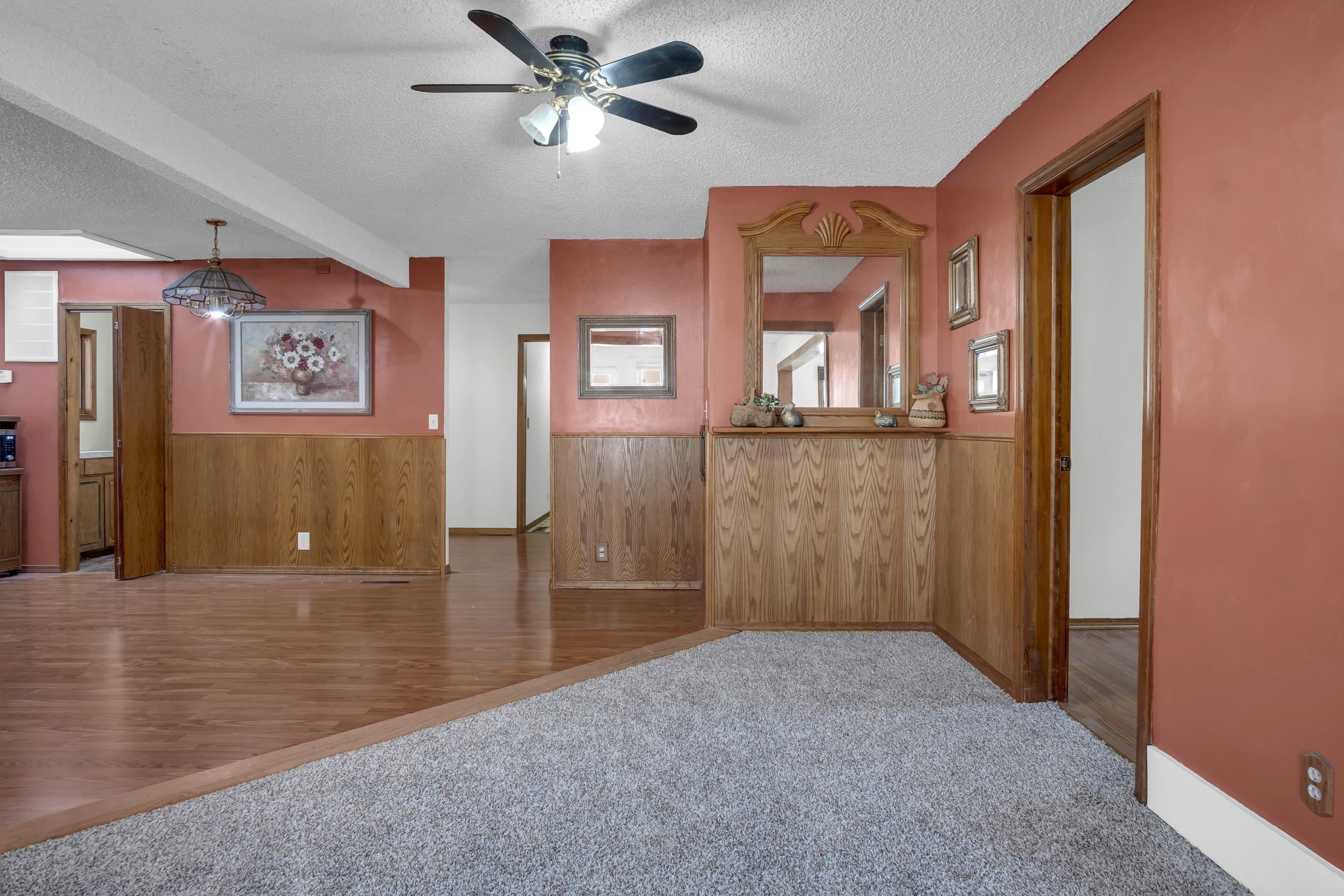 119 SW 6th Newton KS 67114
