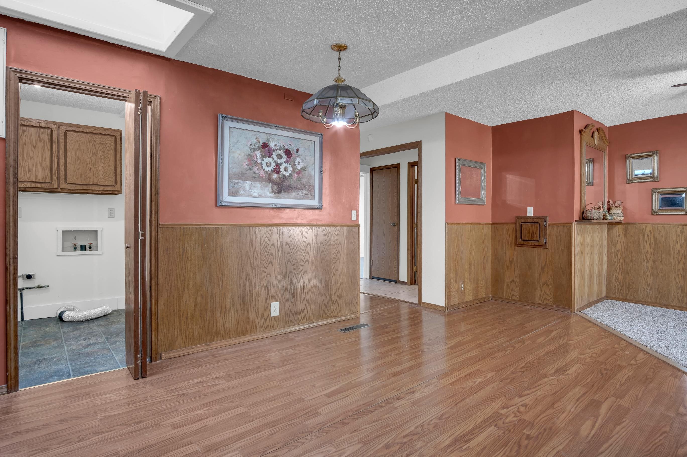 119 SW 6th Newton KS 67114